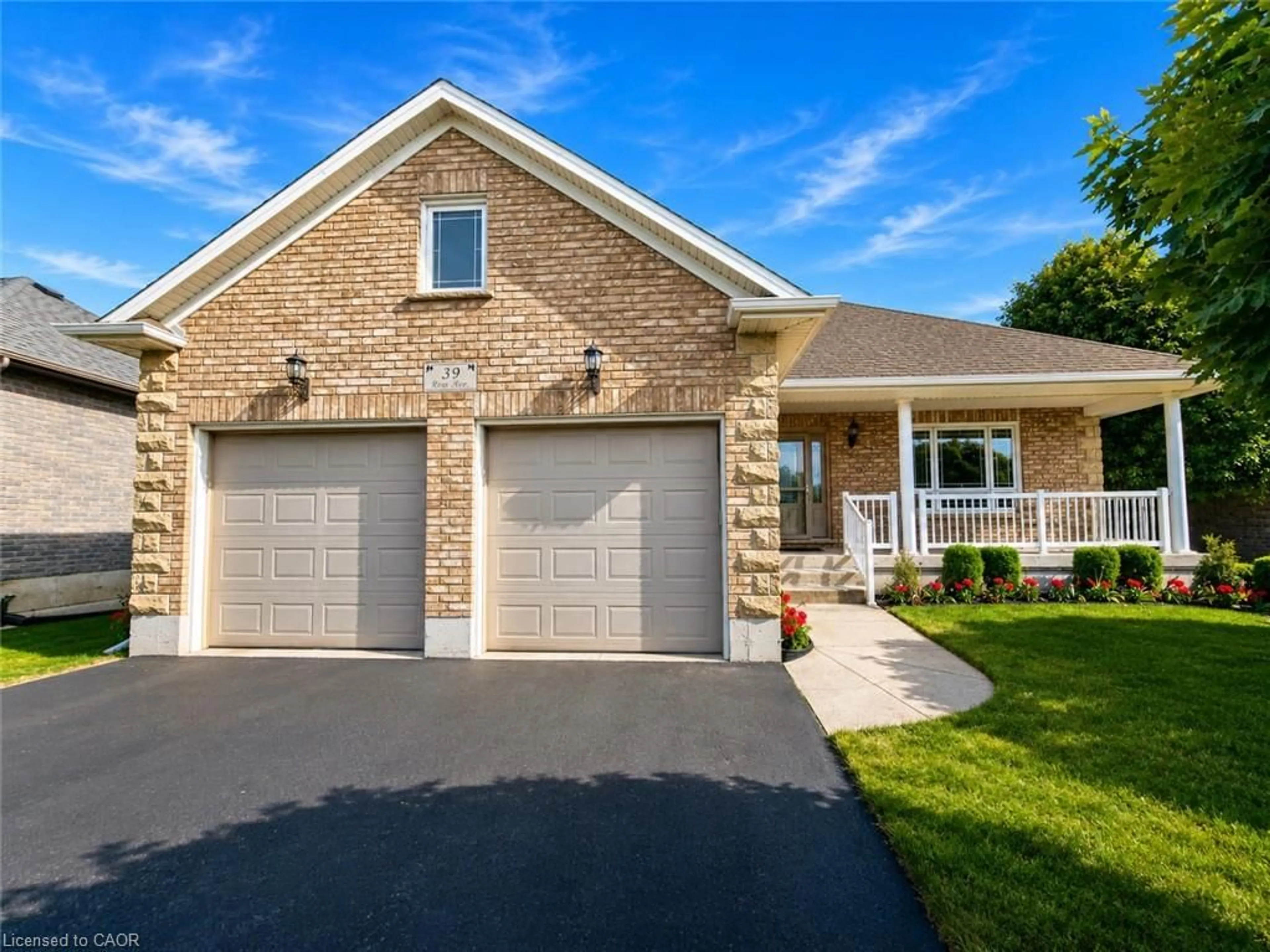 Home with brick exterior material, street for 39 Ross Ave, Simcoe Ontario N3Y 0B2