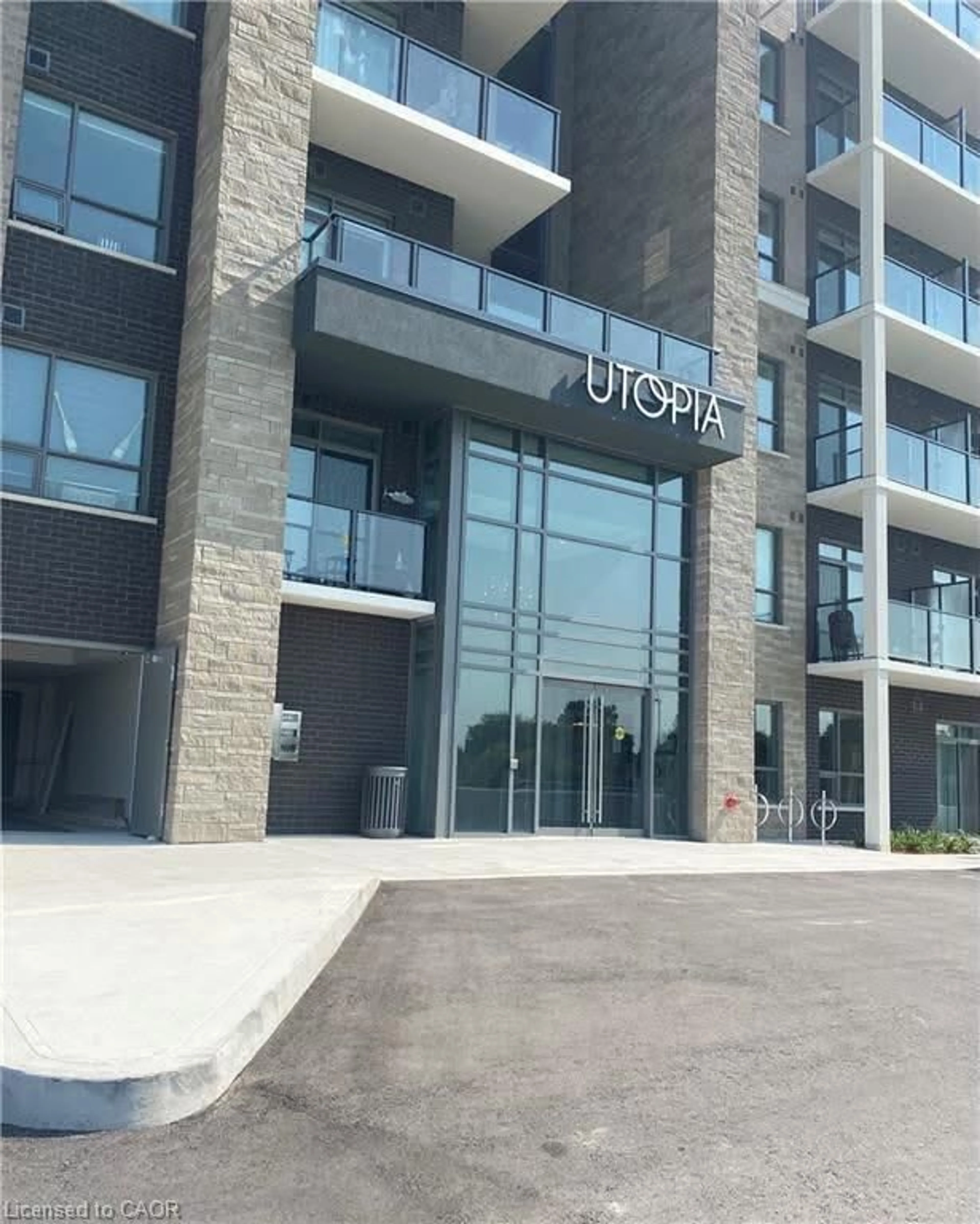 Indoor foyer for 5055 Greenlane Rd #415, Beamsville Ontario L3J 2J3