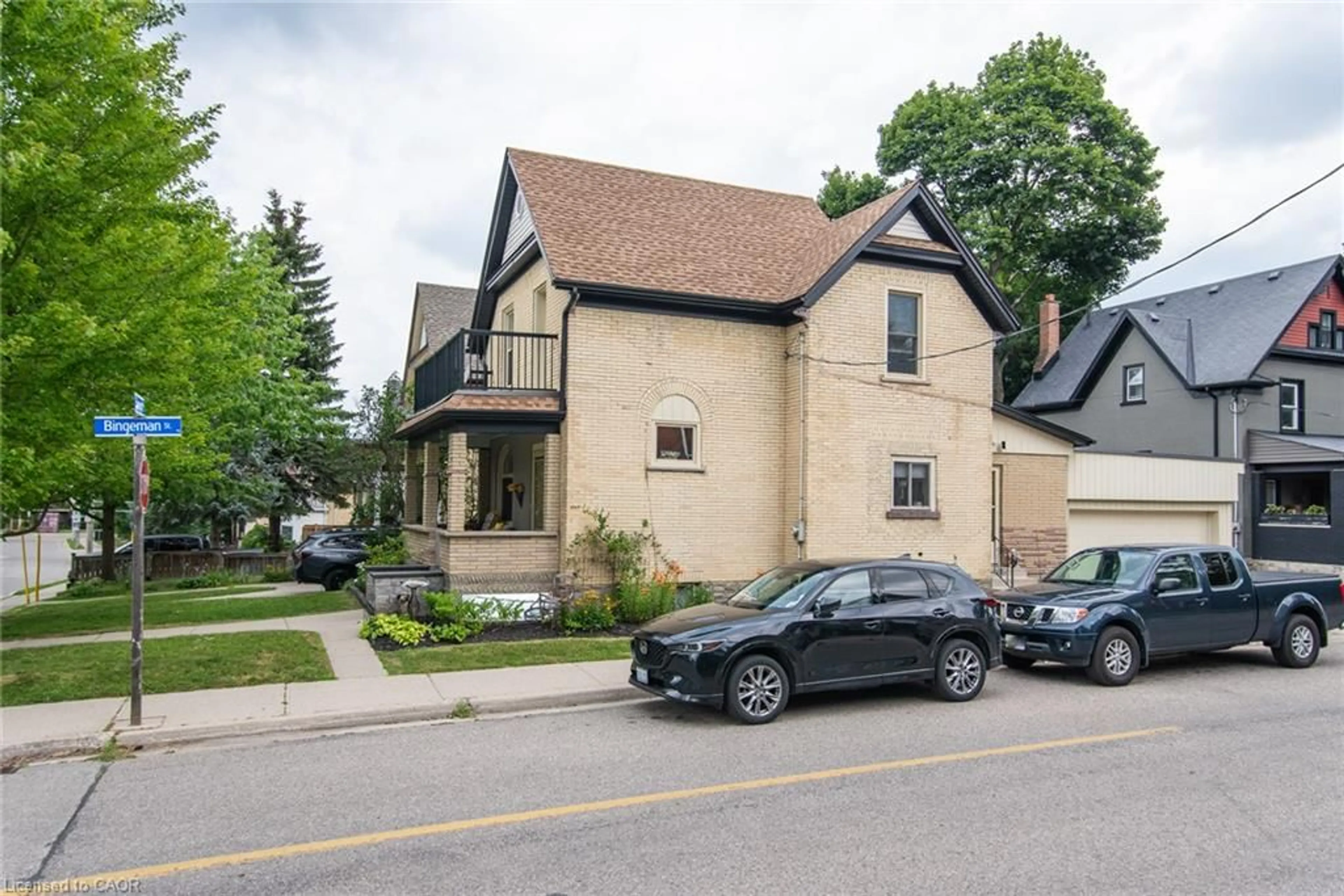 Home with brick exterior material, street for 32 Samuel St, Kitchener Ontario N2H 1P1