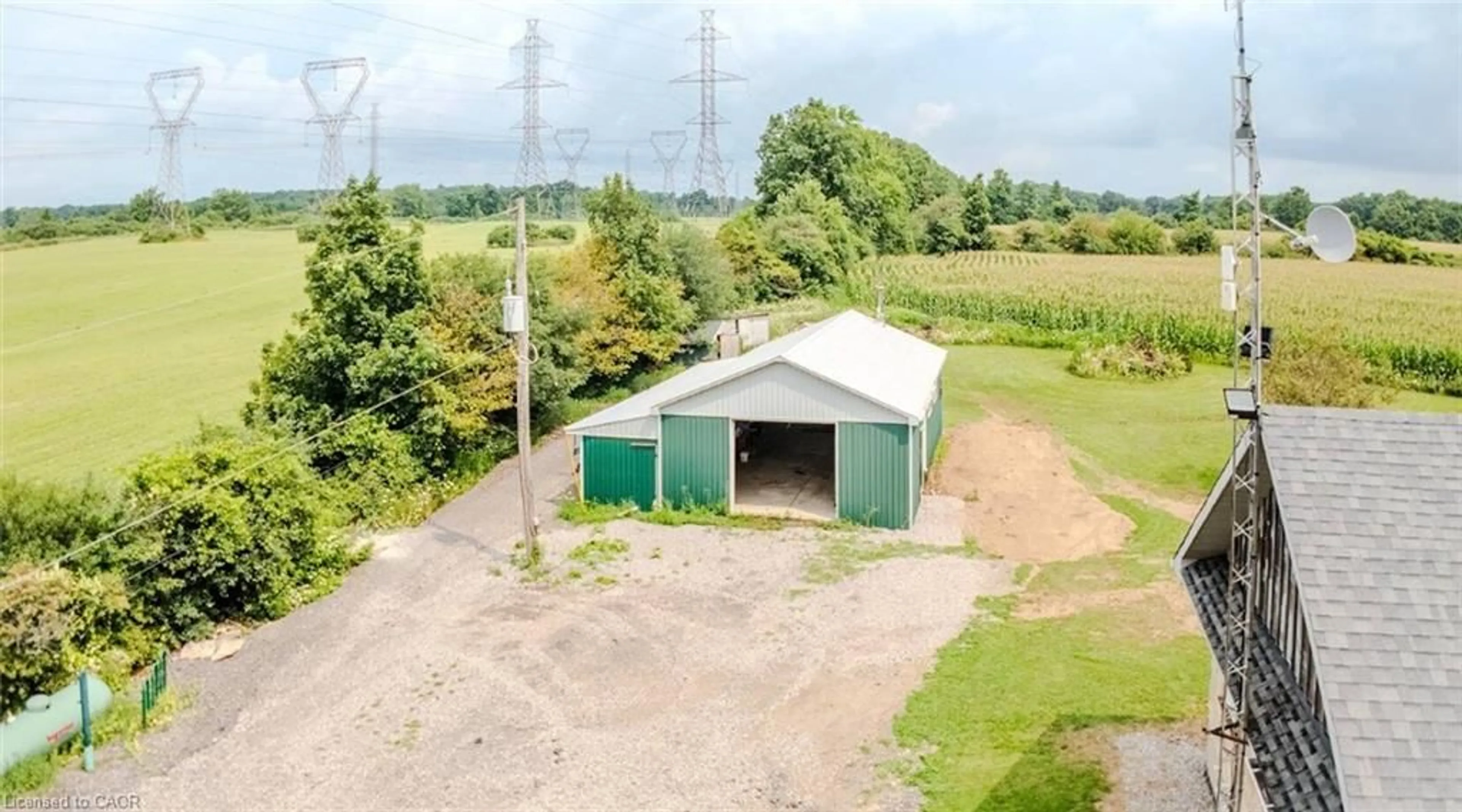 A pic from outside/outdoor area/front of a property/back of a property/a pic from drone, building for 107 6th Line Line, Caledonia Ontario N3W 1Y8