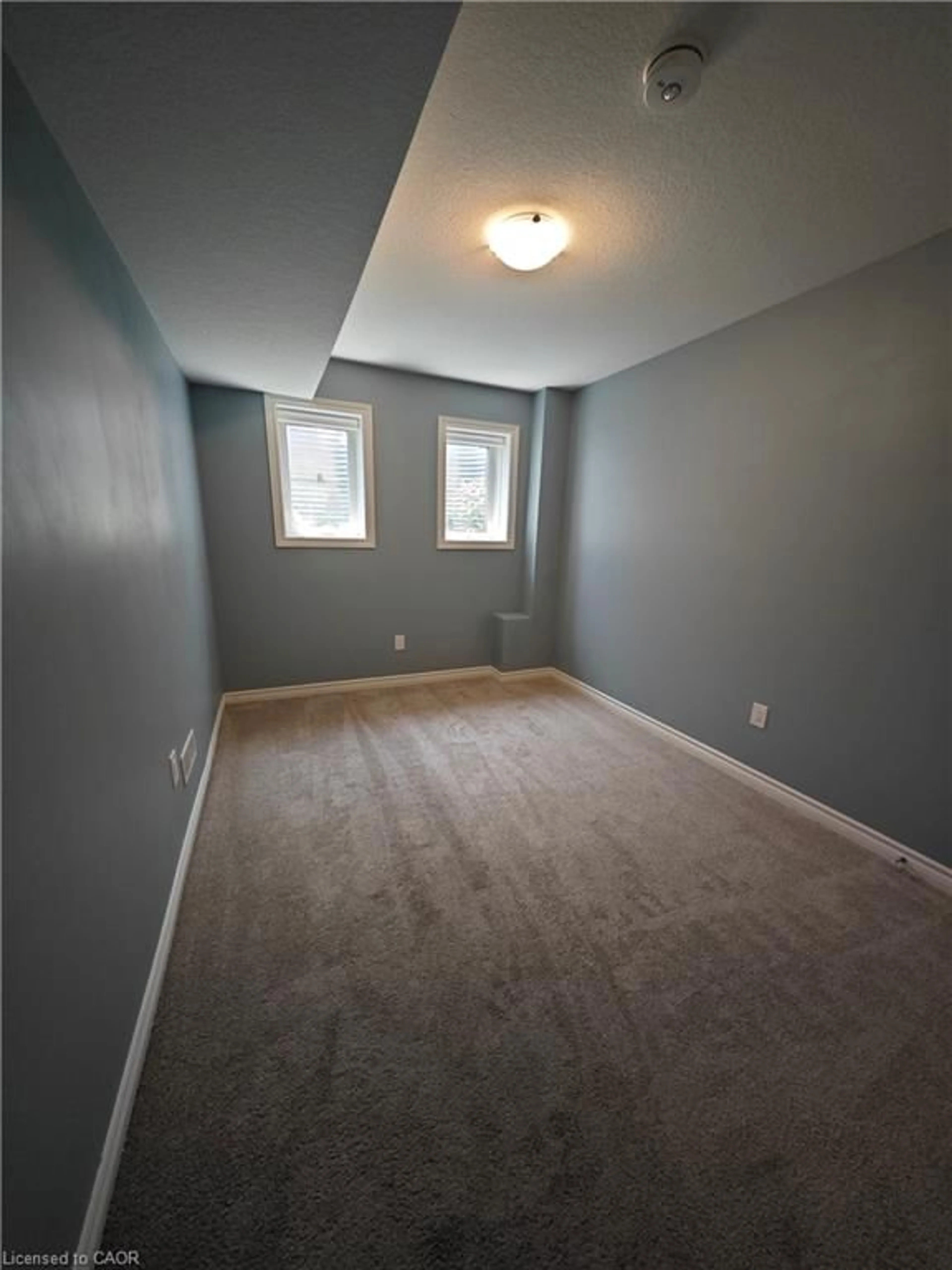 A pic of a room for 243 Chapel Hill Dr, Kitchener Ontario N2R 1N3
