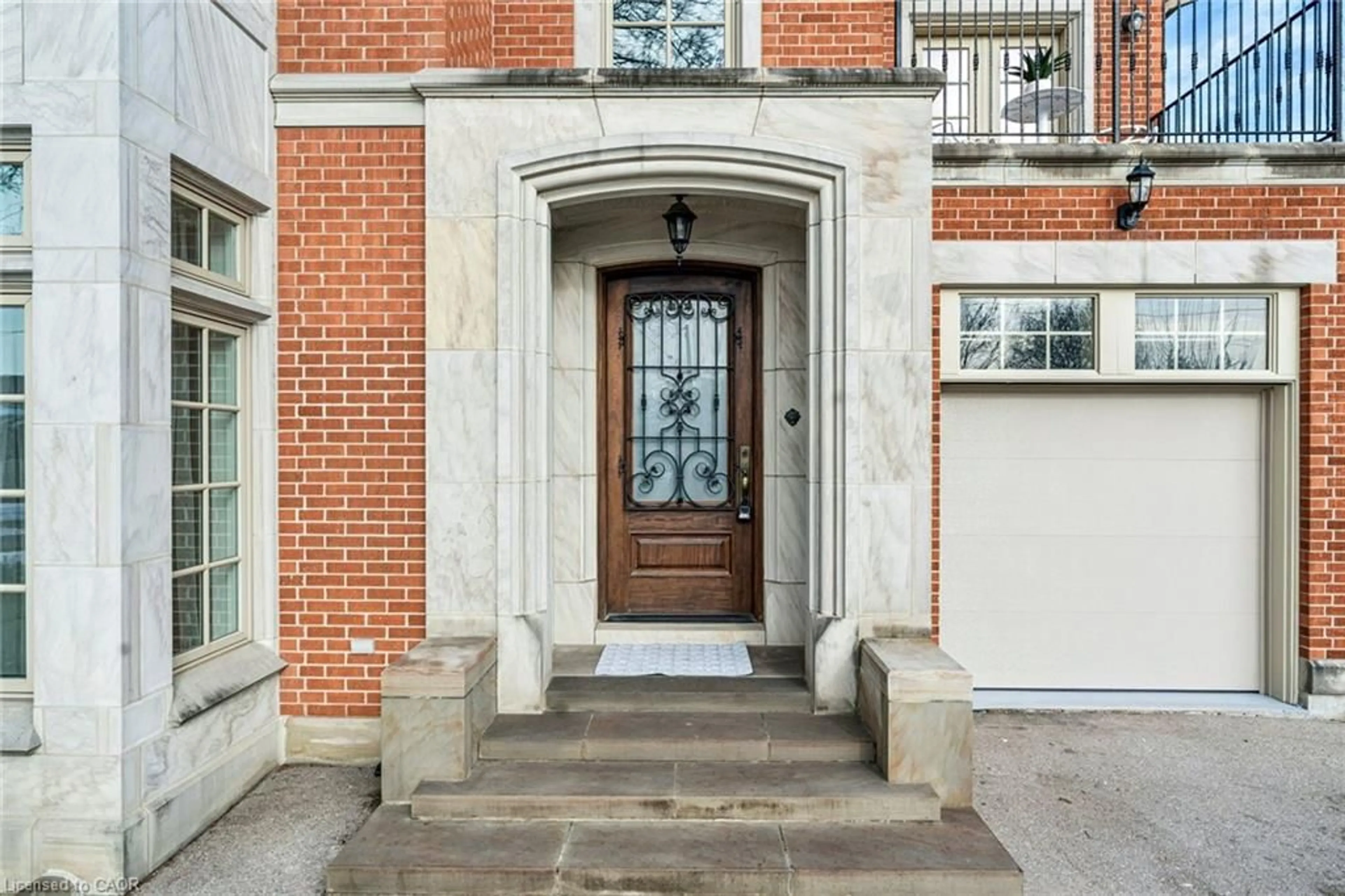 Indoor entryway for 7 Rollins Pl, Etobicoke Ontario M9B 3Y4