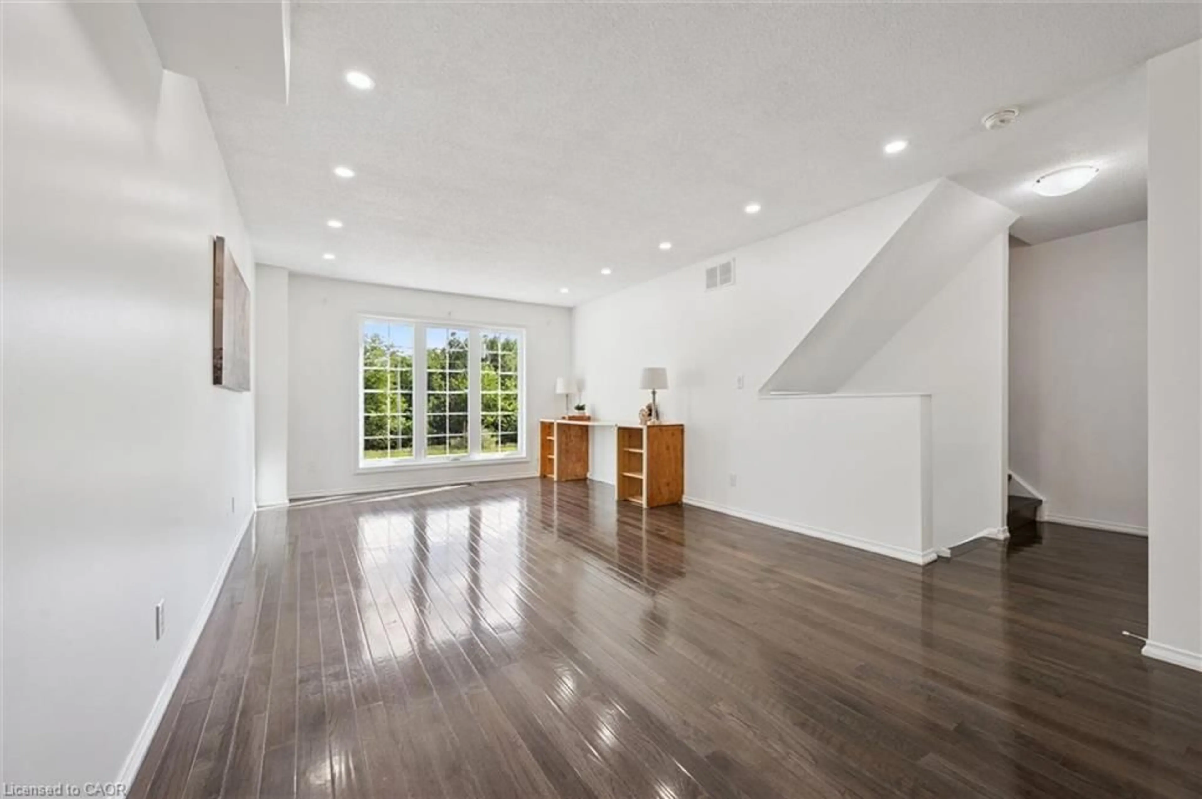Indoor foyer for 600 White Elm Blvd #9, Waterloo Ontario N2V 2V2