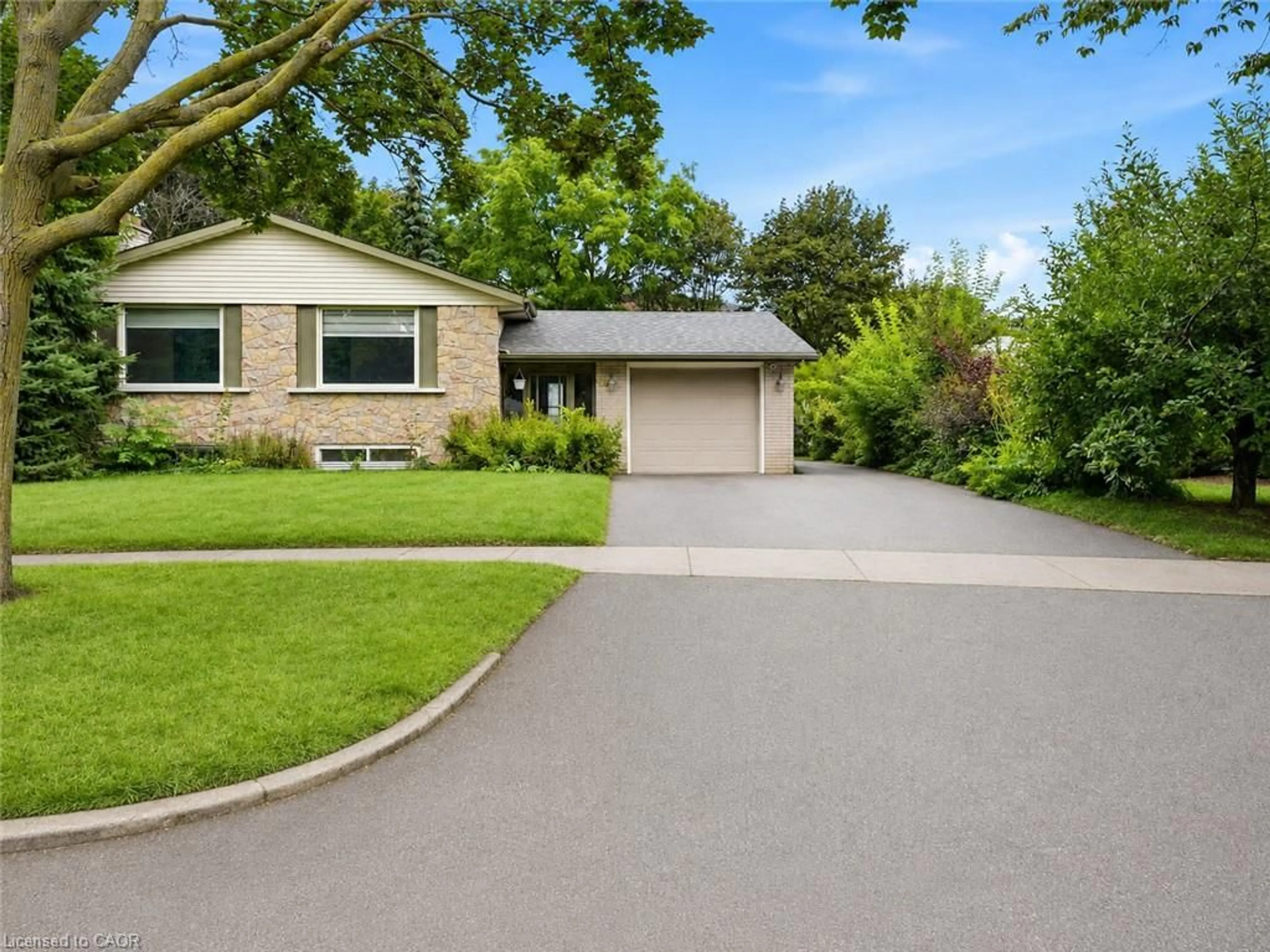 A pic from outside/outdoor area/front of a property/back of a property/a pic from drone, street for 58 Tupper Cres, Kitchener Ontario N2B 2X9