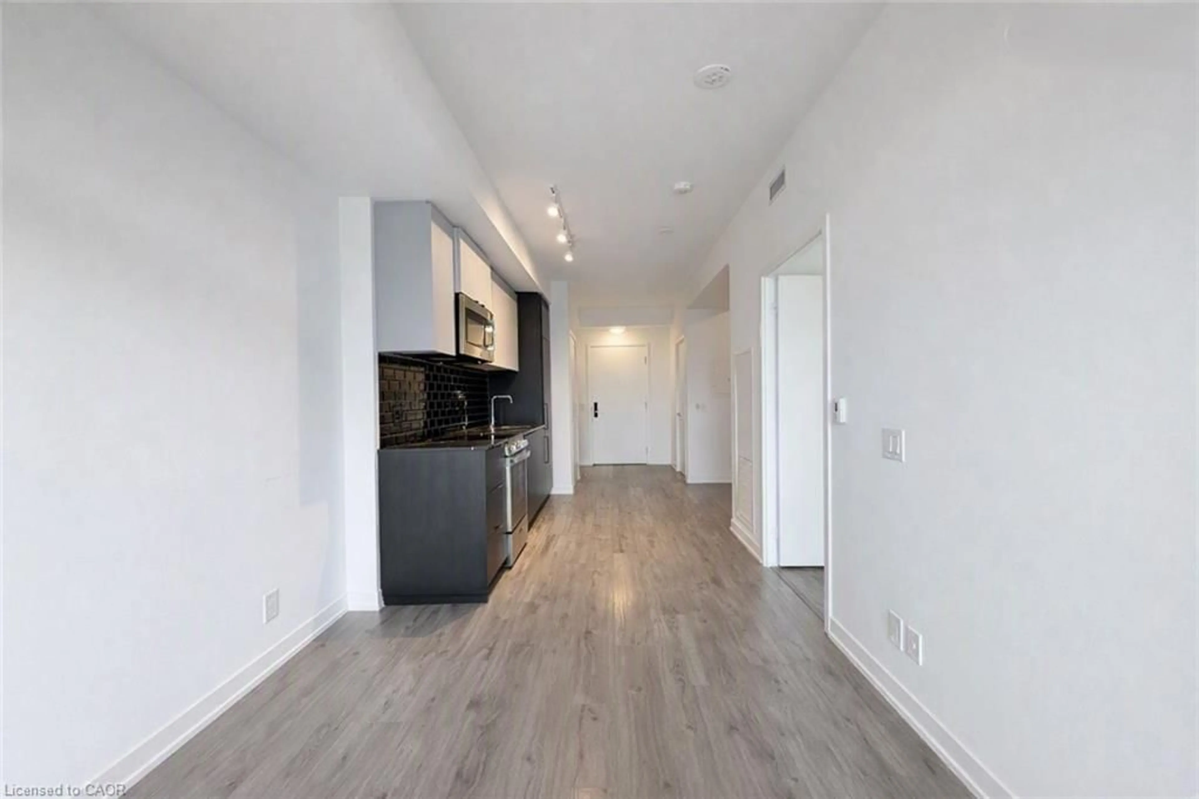 A pic of a room for 285 Dufferin St W/S St #609, Toronto Ontario M6K 0J2
