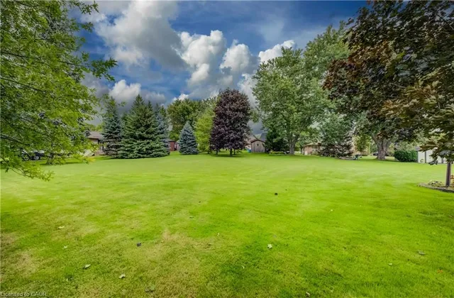 5465 King St, Wellesley 4