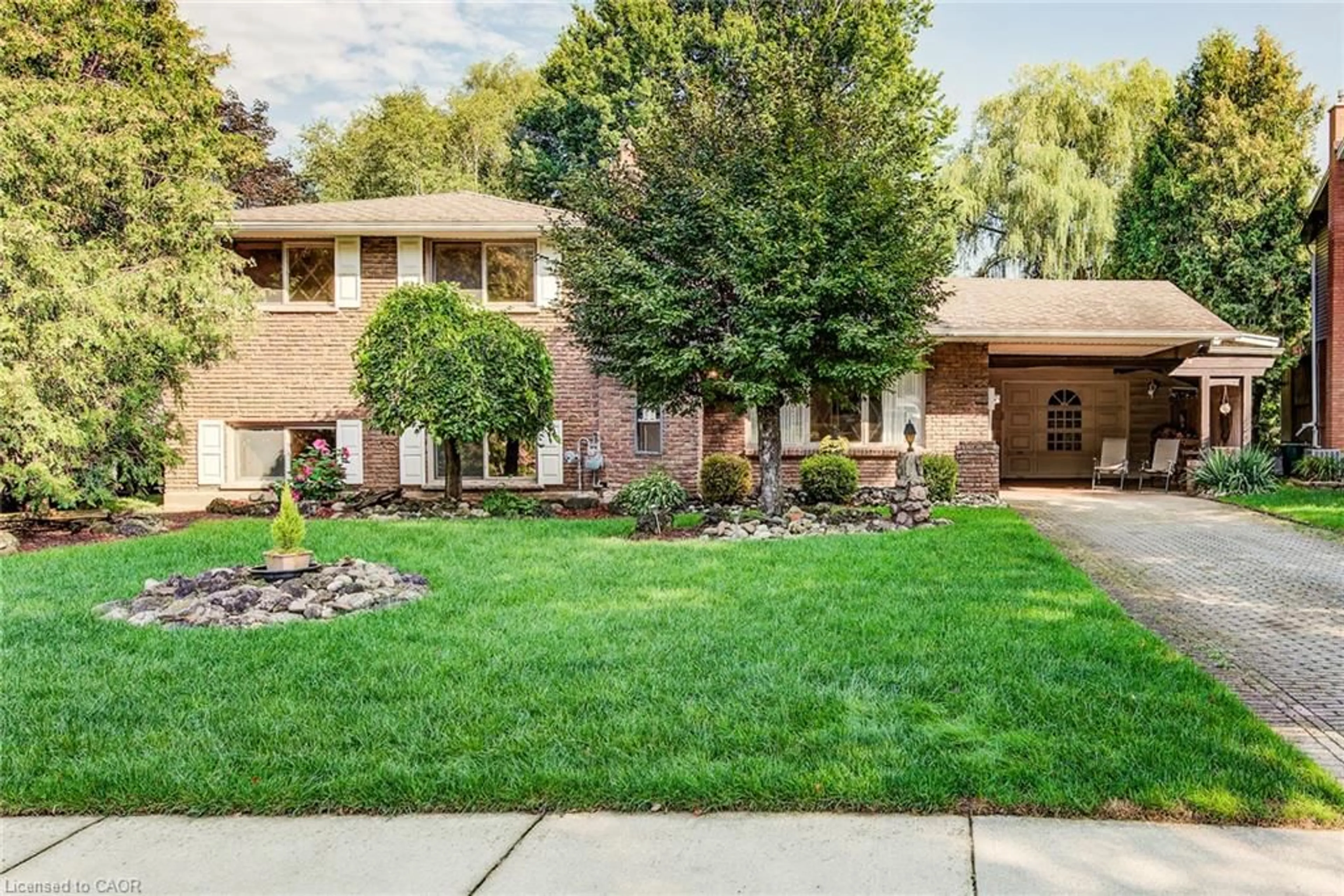 Home with brick exterior material, street for 113 Macgregor Cres, Waterloo Ontario N2J 3X1