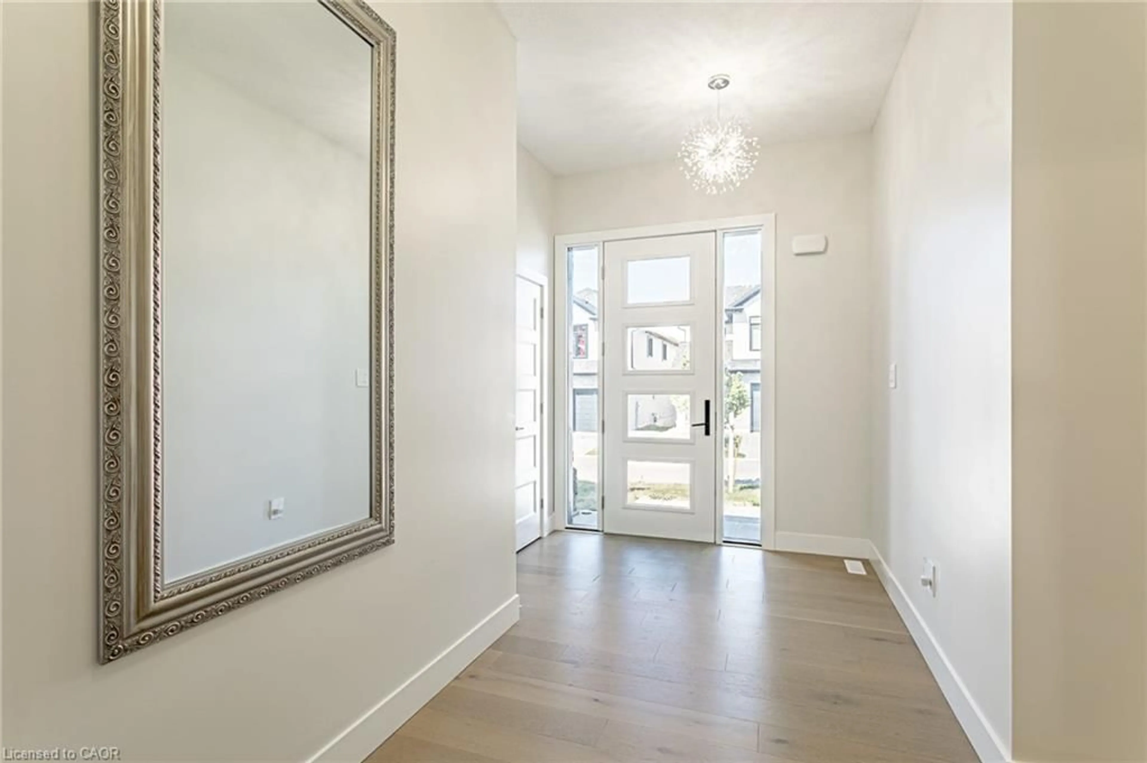 Indoor entryway for 7966 Fallon Dr #18, Lucan Biddulph (Twp) Ontario N0M 1V0
