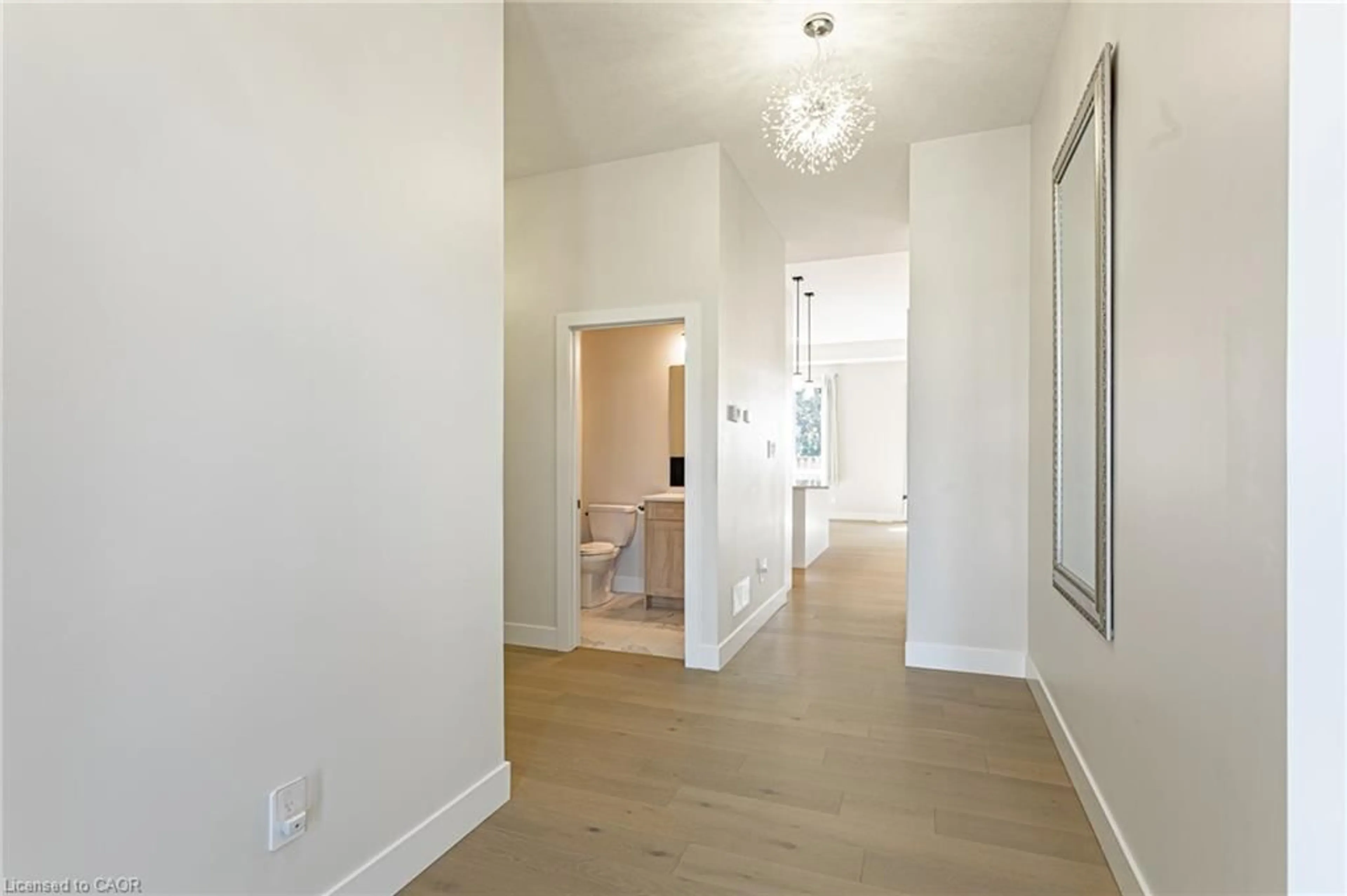 Indoor entryway for 7966 Fallon Dr #18, Lucan Biddulph (Twp) Ontario N0M 1V0