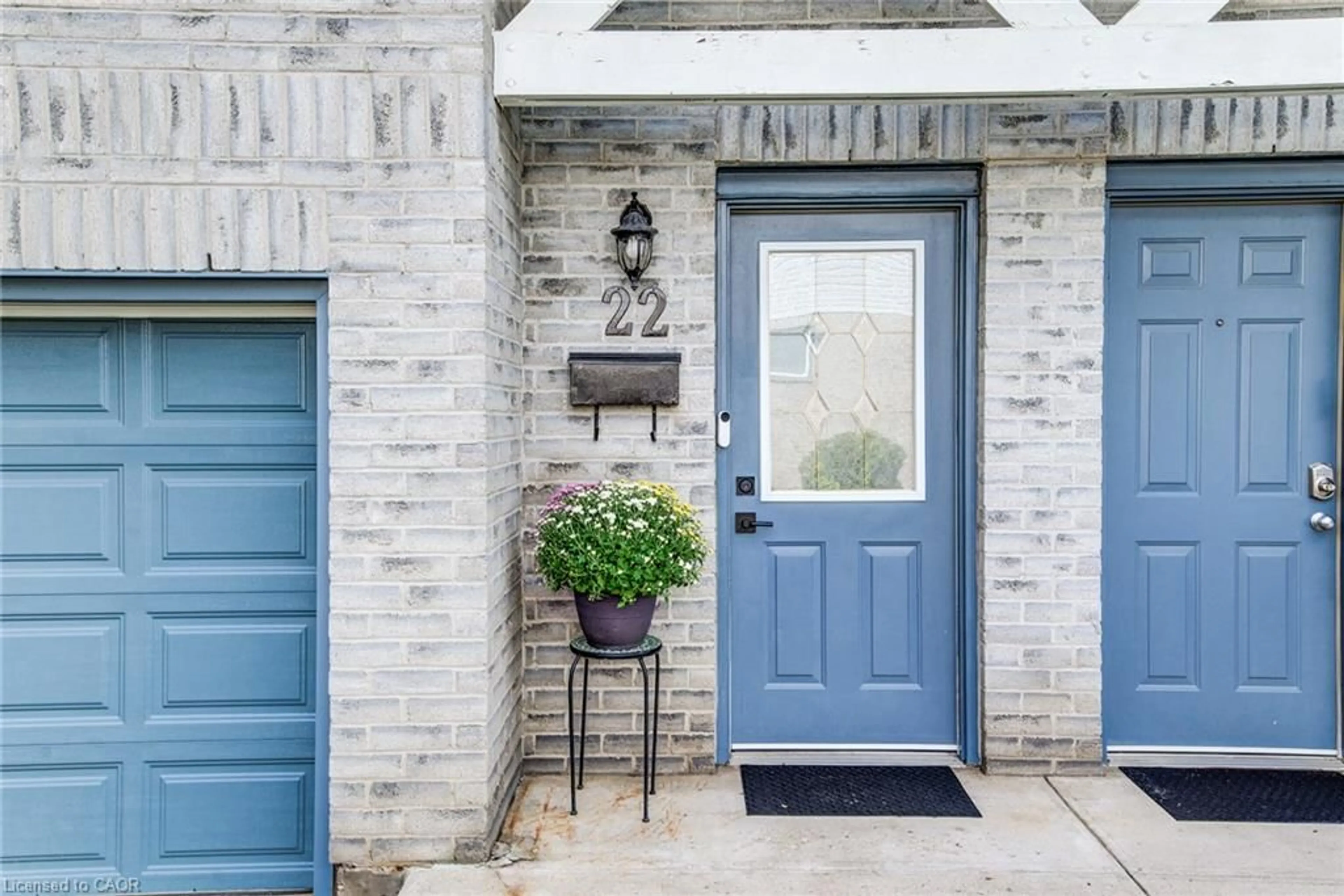 Indoor entryway for 589 Beechwood Dr #22, Waterloo Ontario N2T 2K9