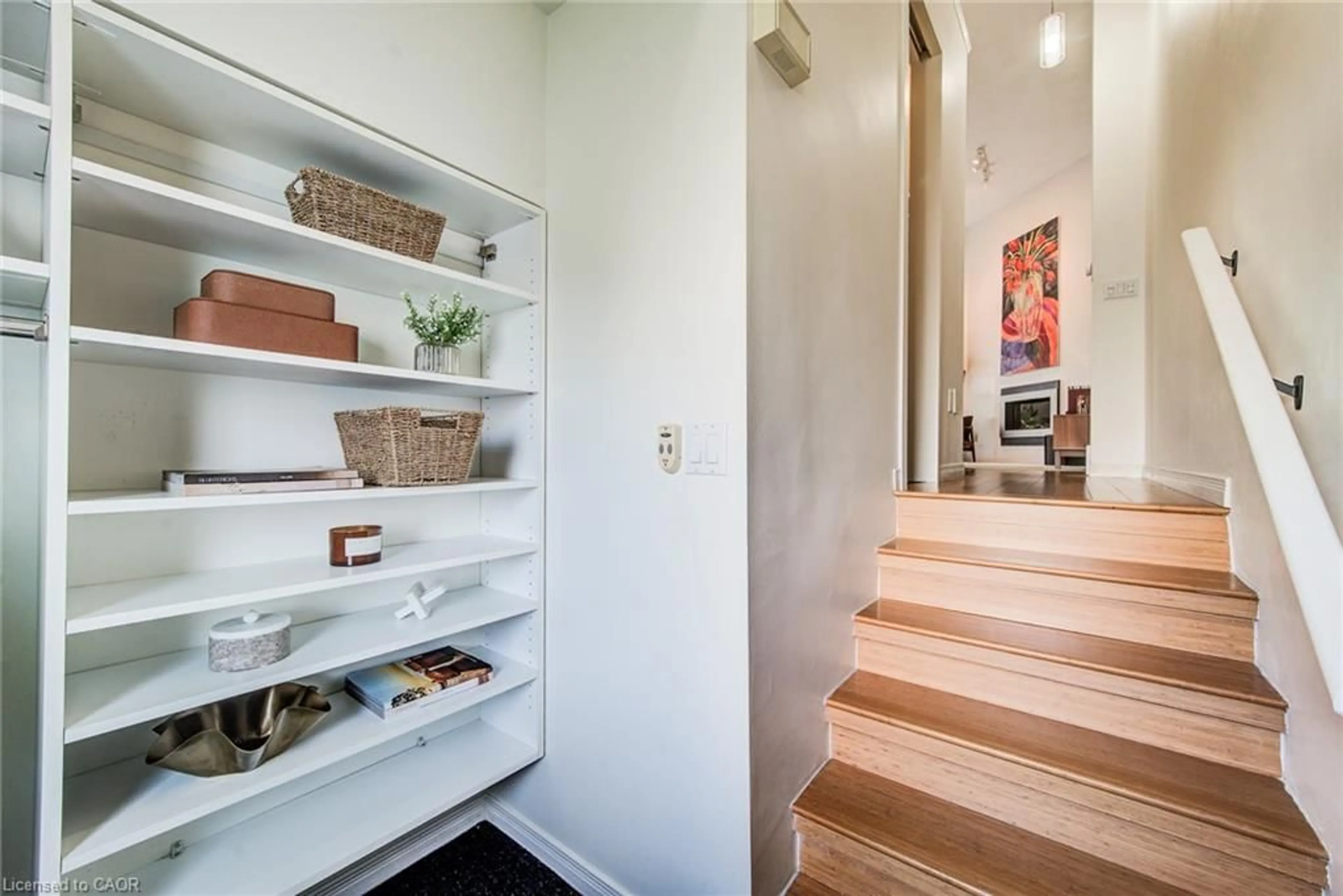 Indoor entryway for 589 Beechwood Dr #22, Waterloo Ontario N2T 2K9