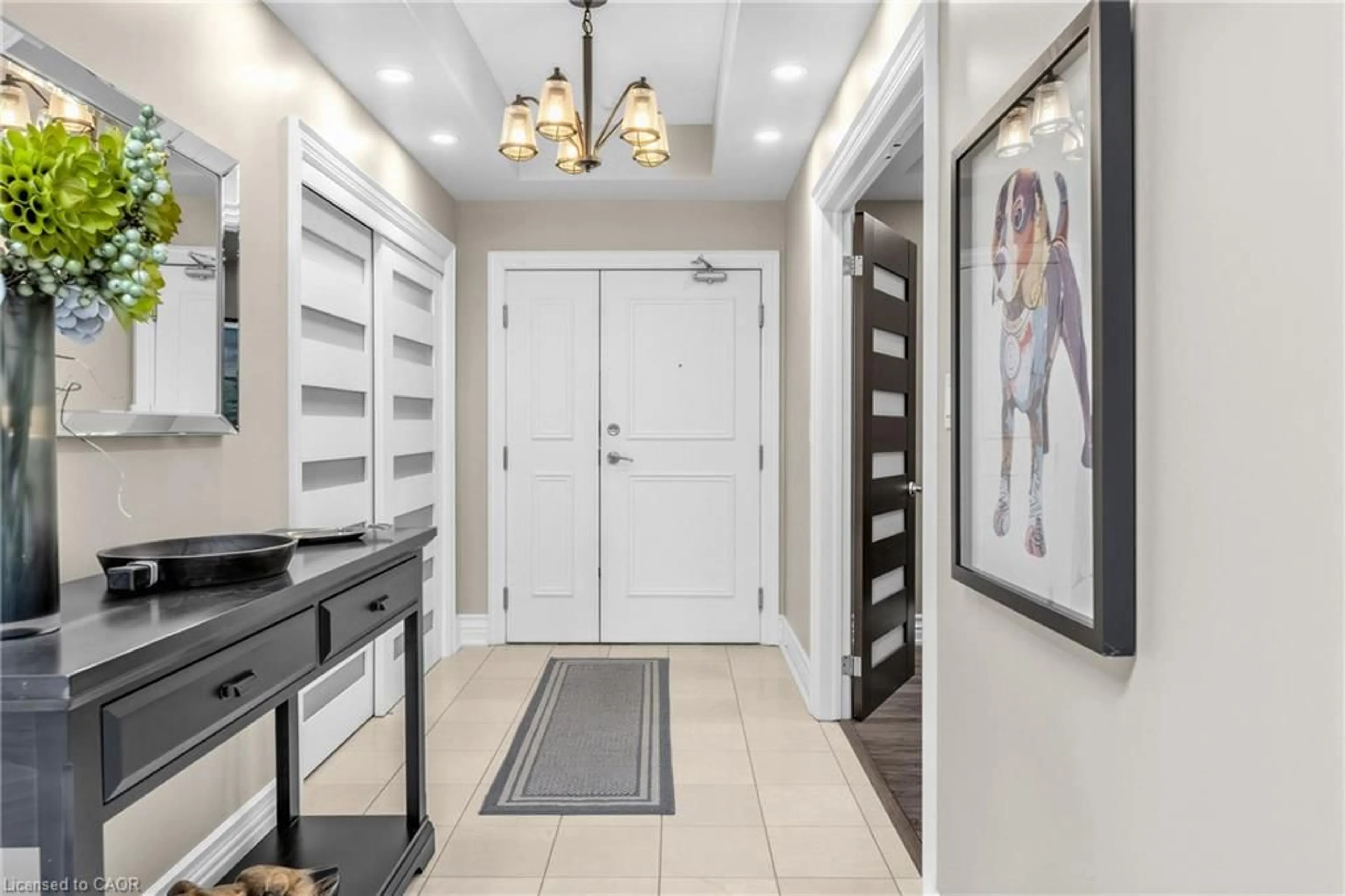 Indoor entryway for 1477 Lakeshore Rd #PH 1, Burlington Ontario L7S 1B5