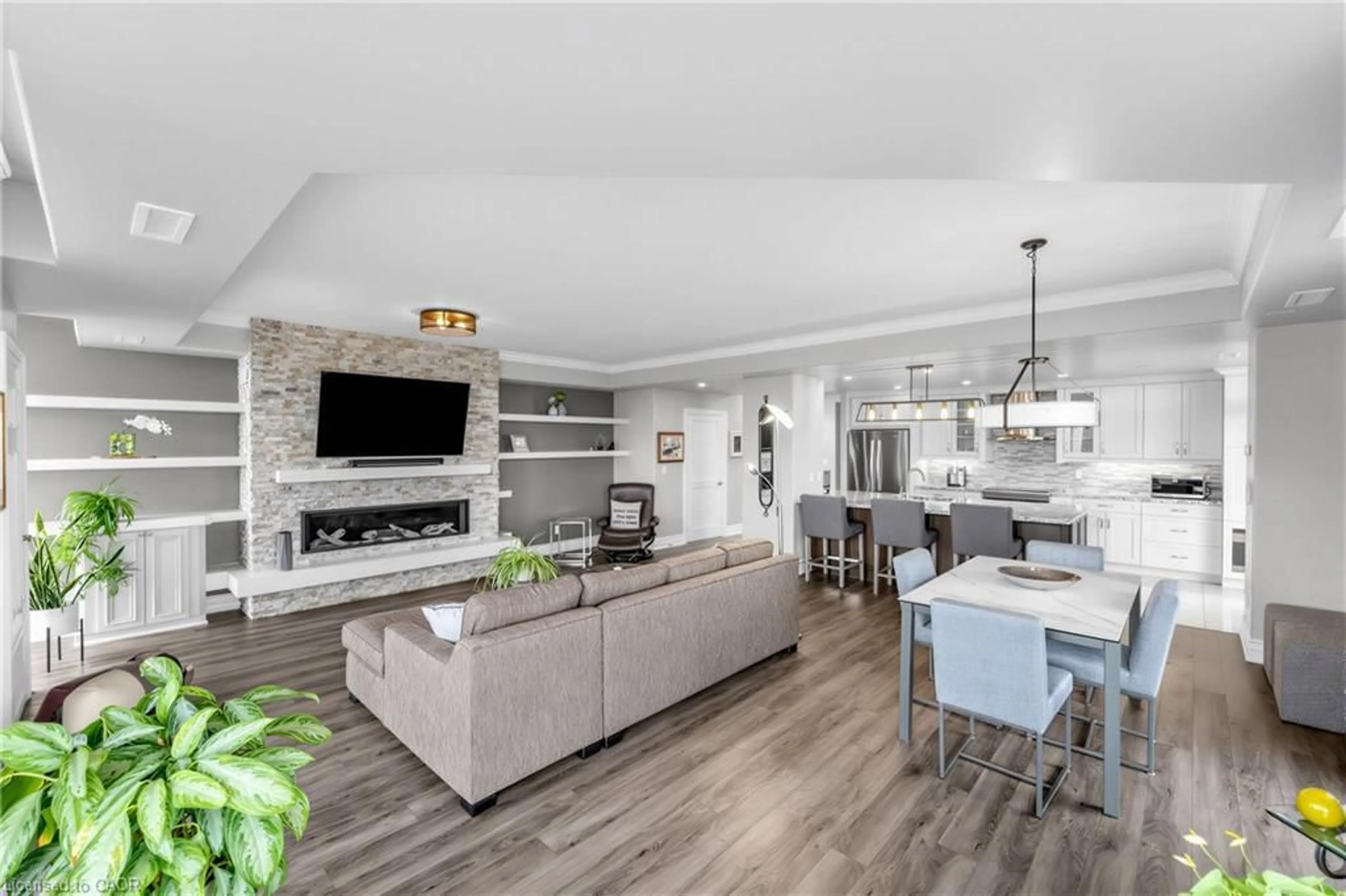 Living room with furniture, unknown for 1477 Lakeshore Rd #PH 1, Burlington Ontario L7S 1B5