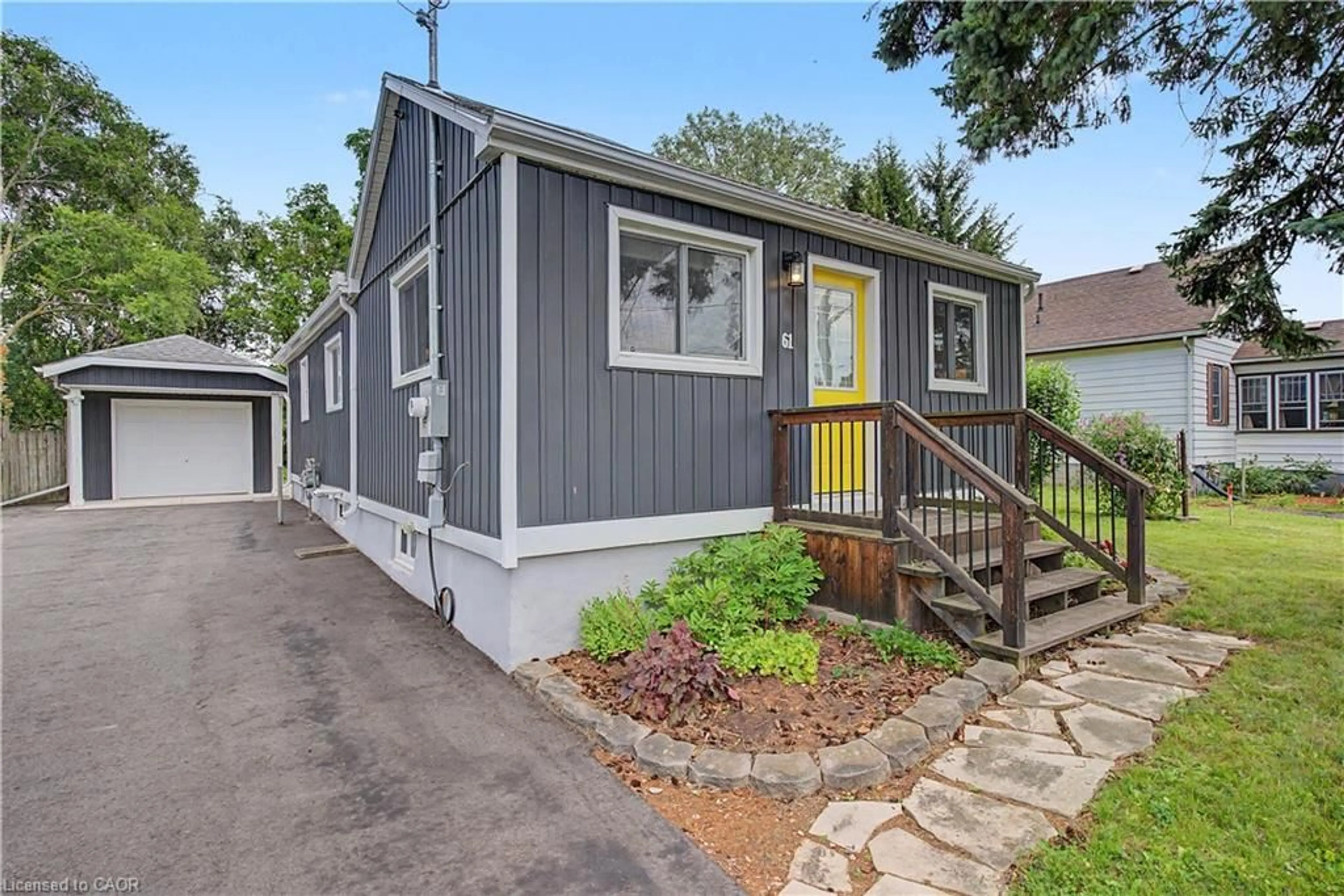Home with vinyl exterior material, street for 61 Maud St, Woodstock Ontario N4S 3Y5