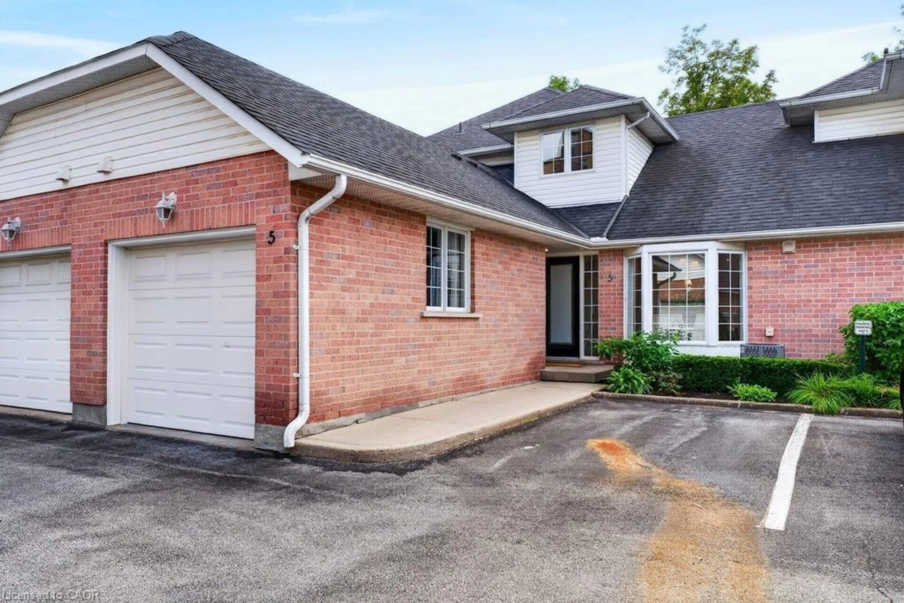 Home with brick exterior material, street for 2435 Woodward Ave #5, Burlington Ontario L7R 1V2