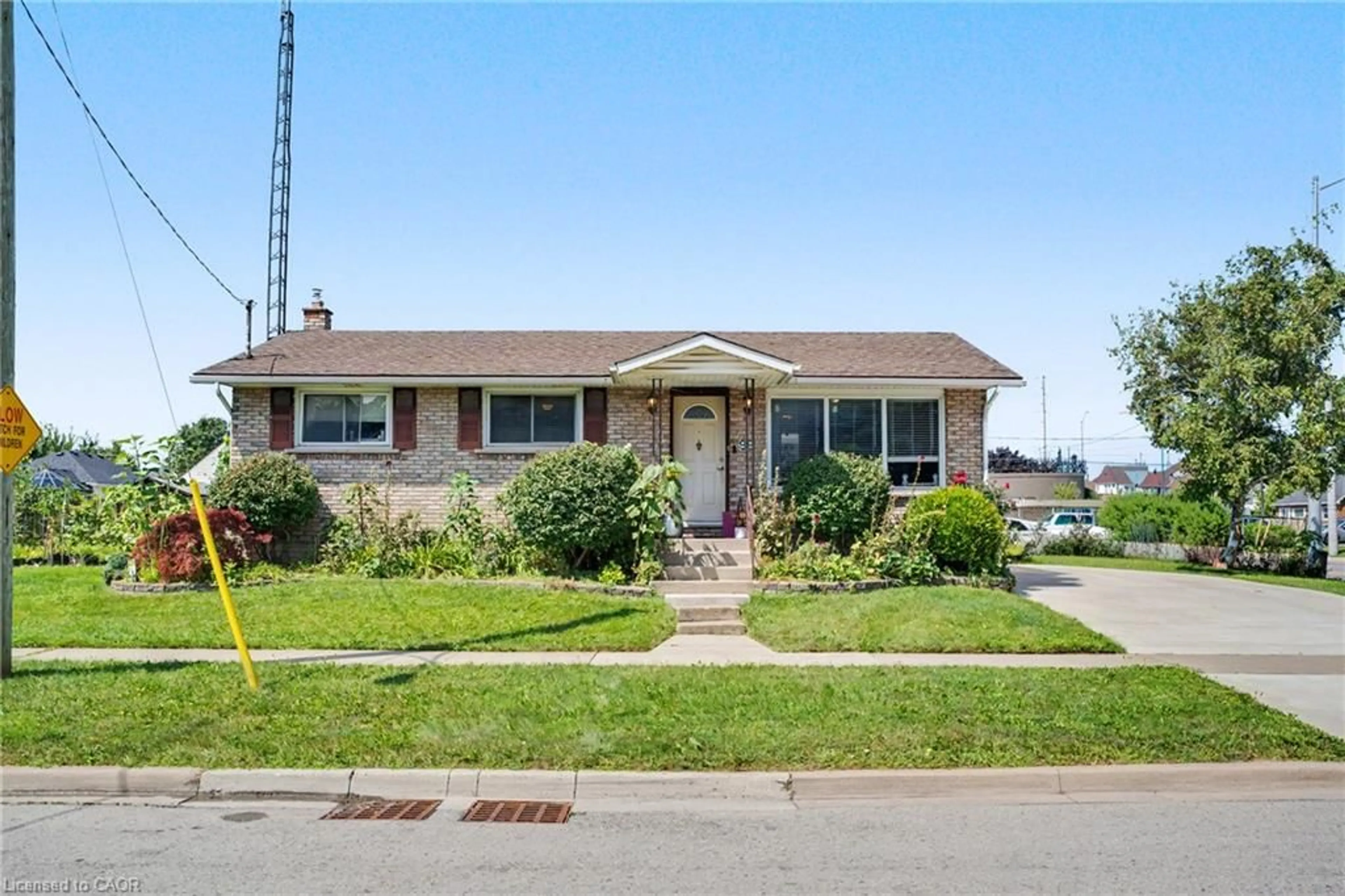 Home with brick exterior material, street for 99 Martindale Rd, St. Catharines Ontario L2S 2Y7