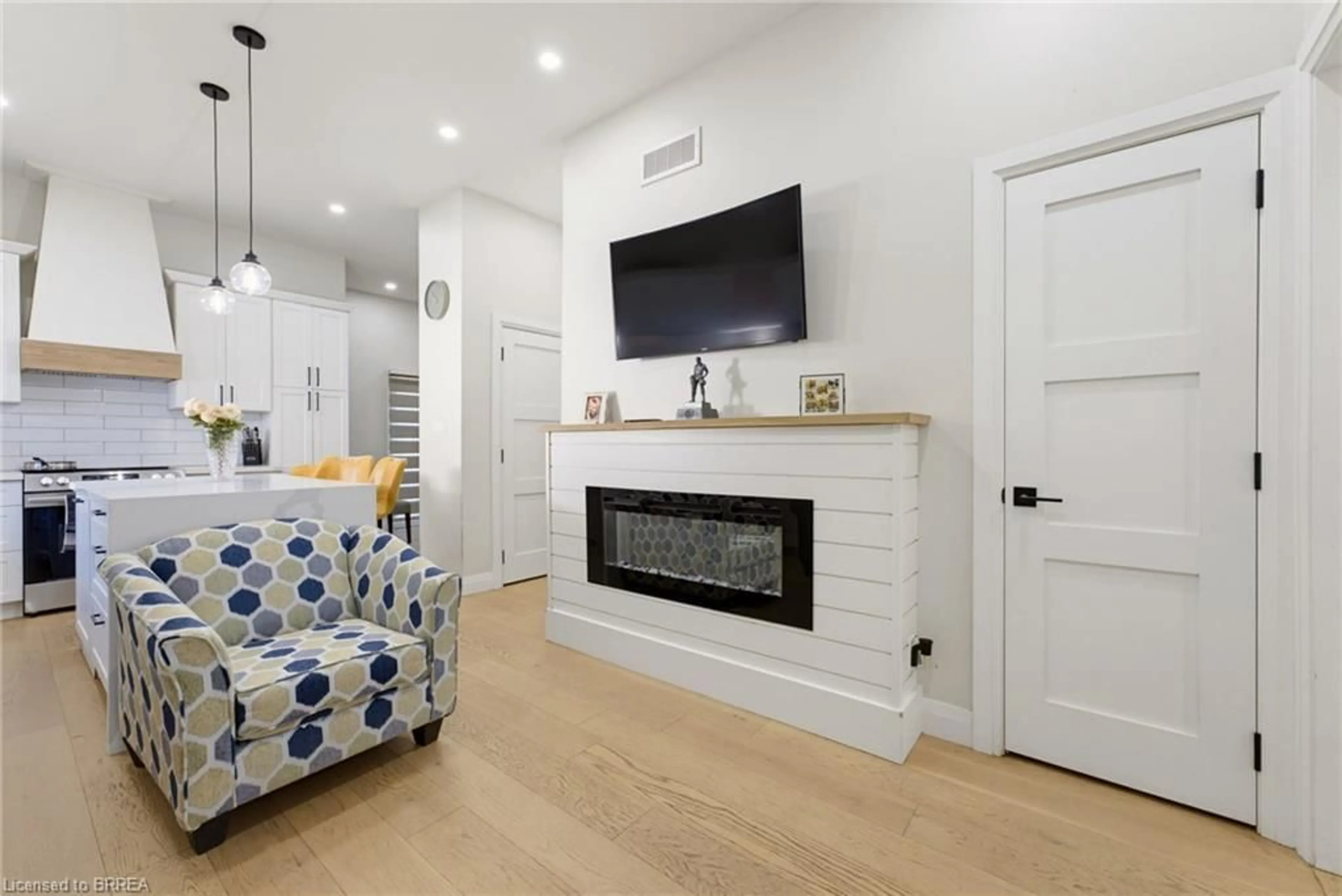 Living room with furniture, unknown for 410 Nelson St, Brantford Ontario N3S 4E8