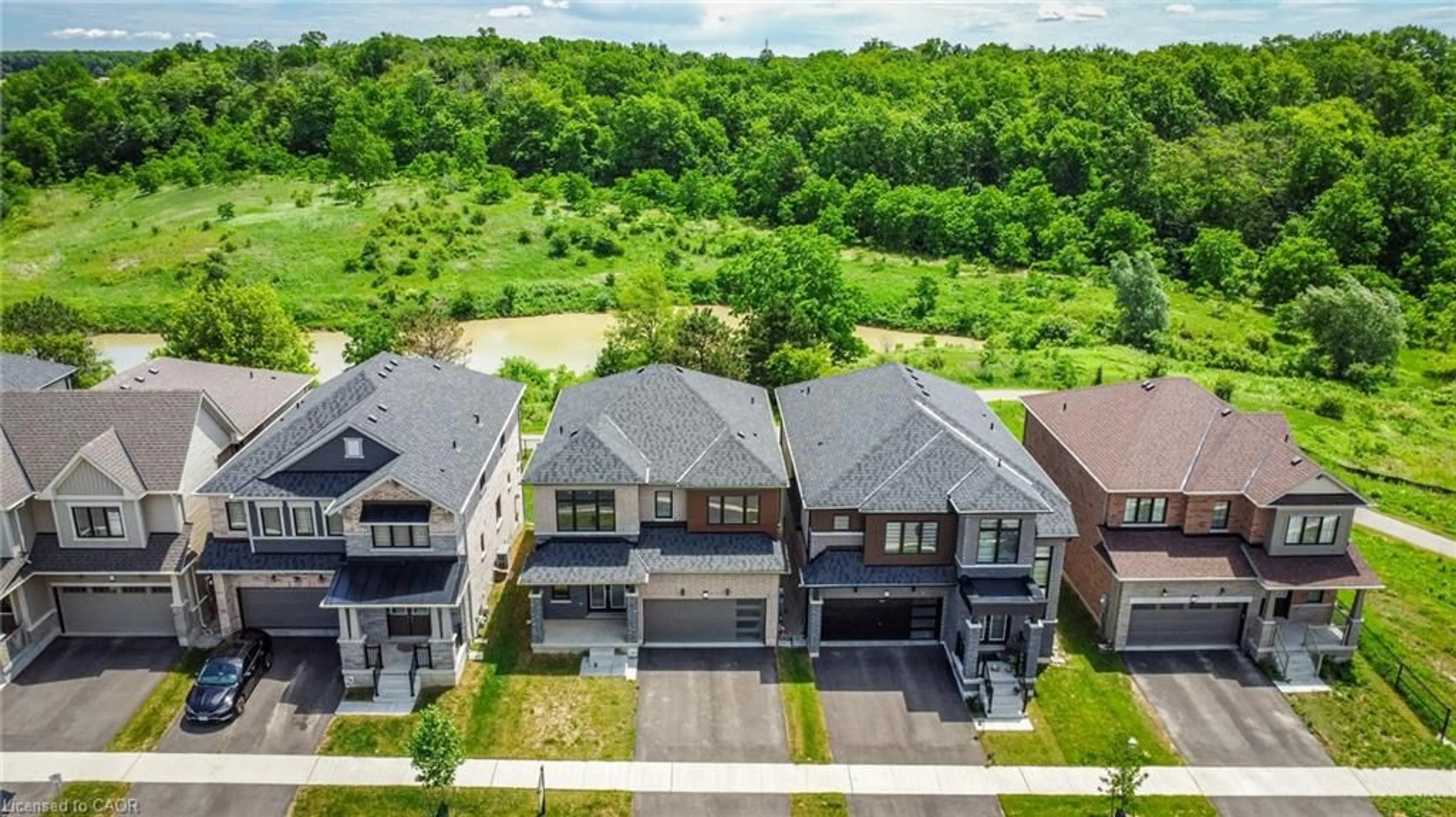 A pic from outside/outdoor area/front of a property/back of a property/a pic from drone, street for 97 Lilac Cir, Caledonia Ontario N3W 0H6