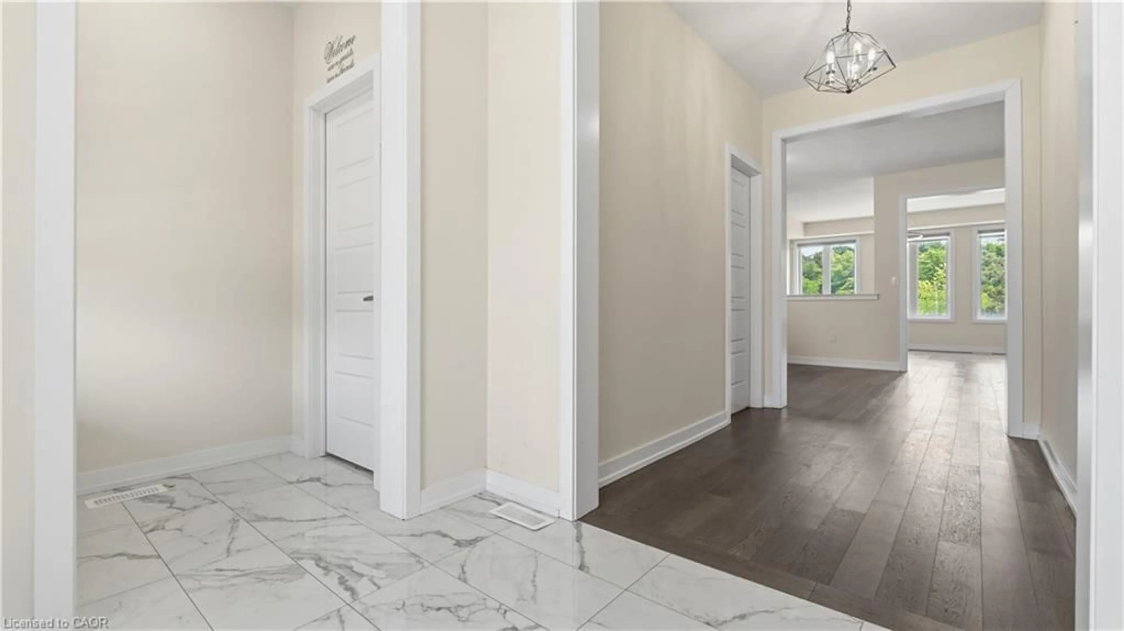 Indoor entryway for 97 Lilac Cir, Caledonia Ontario N3W 0H6