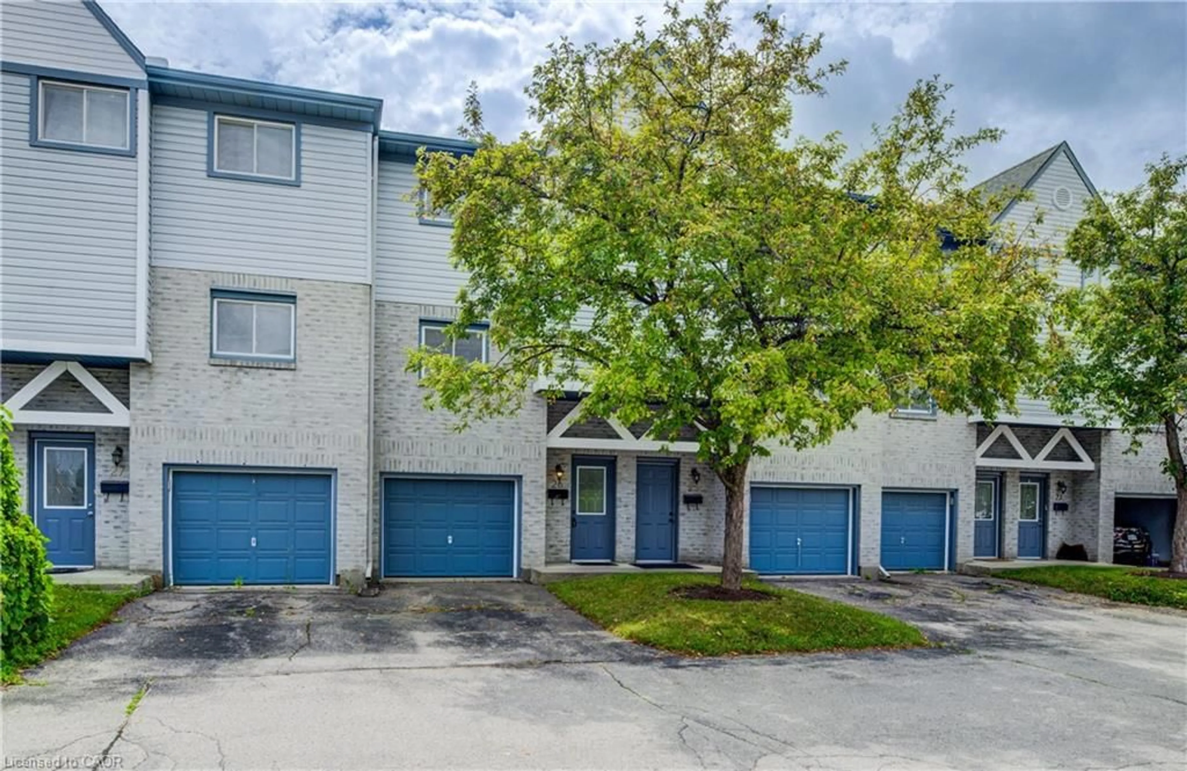 A pic from outside/outdoor area/front of a property/back of a property/a pic from drone, street for 589 Beechwood Dr #26, Waterloo Ontario N2T 2K9