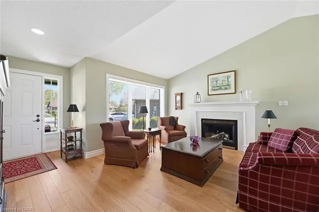 15 Bayshore Crt, Port Dover 4
