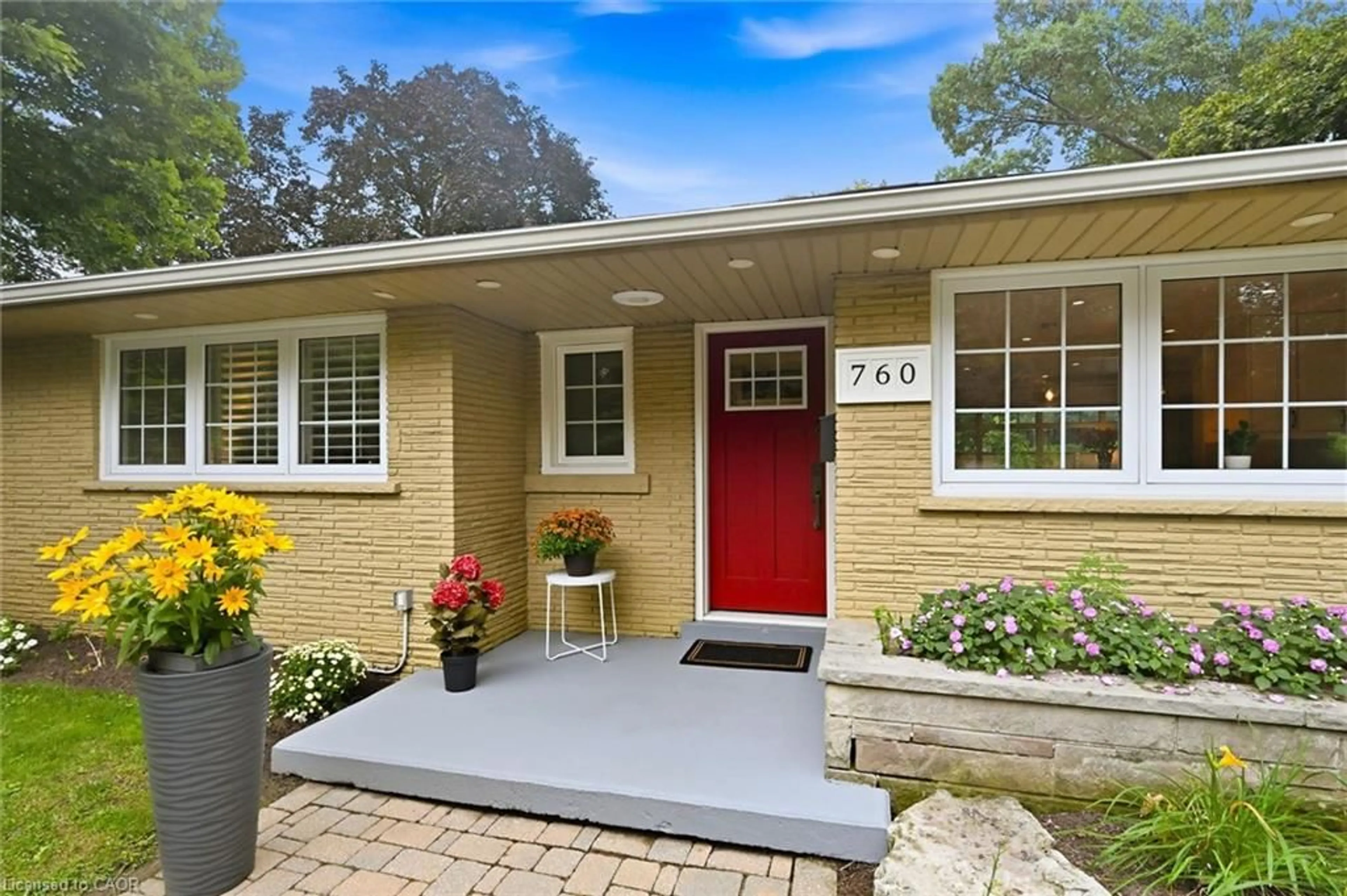 Home with brick exterior material, street for 760 Kingsway Dr, Burlington Ontario L7T 3H4