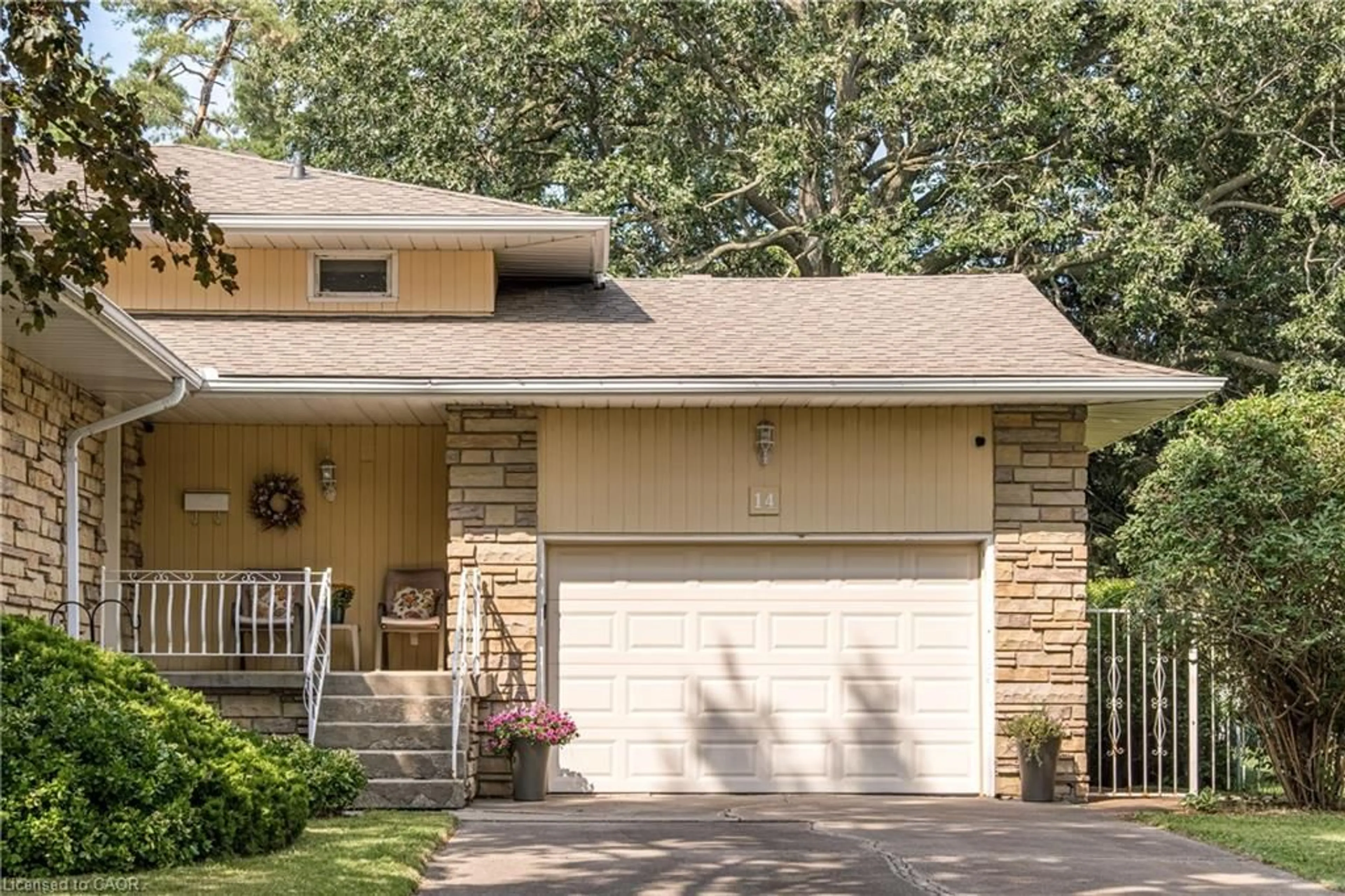 Home with vinyl exterior material, street for 14 Woodside Dr, Hamilton Ontario L8T 1C3