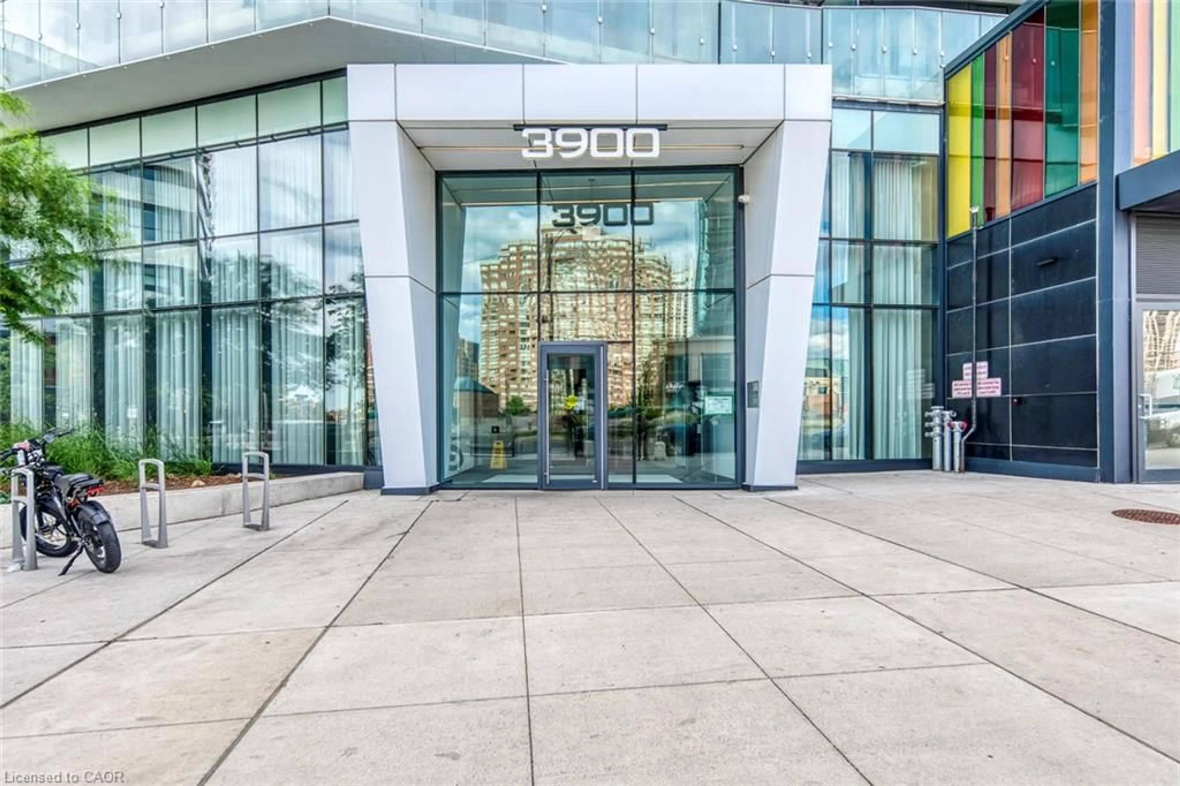 Indoor foyer for 3900 Confederation Pky #5010, Mississauga Ontario L5B 0M3