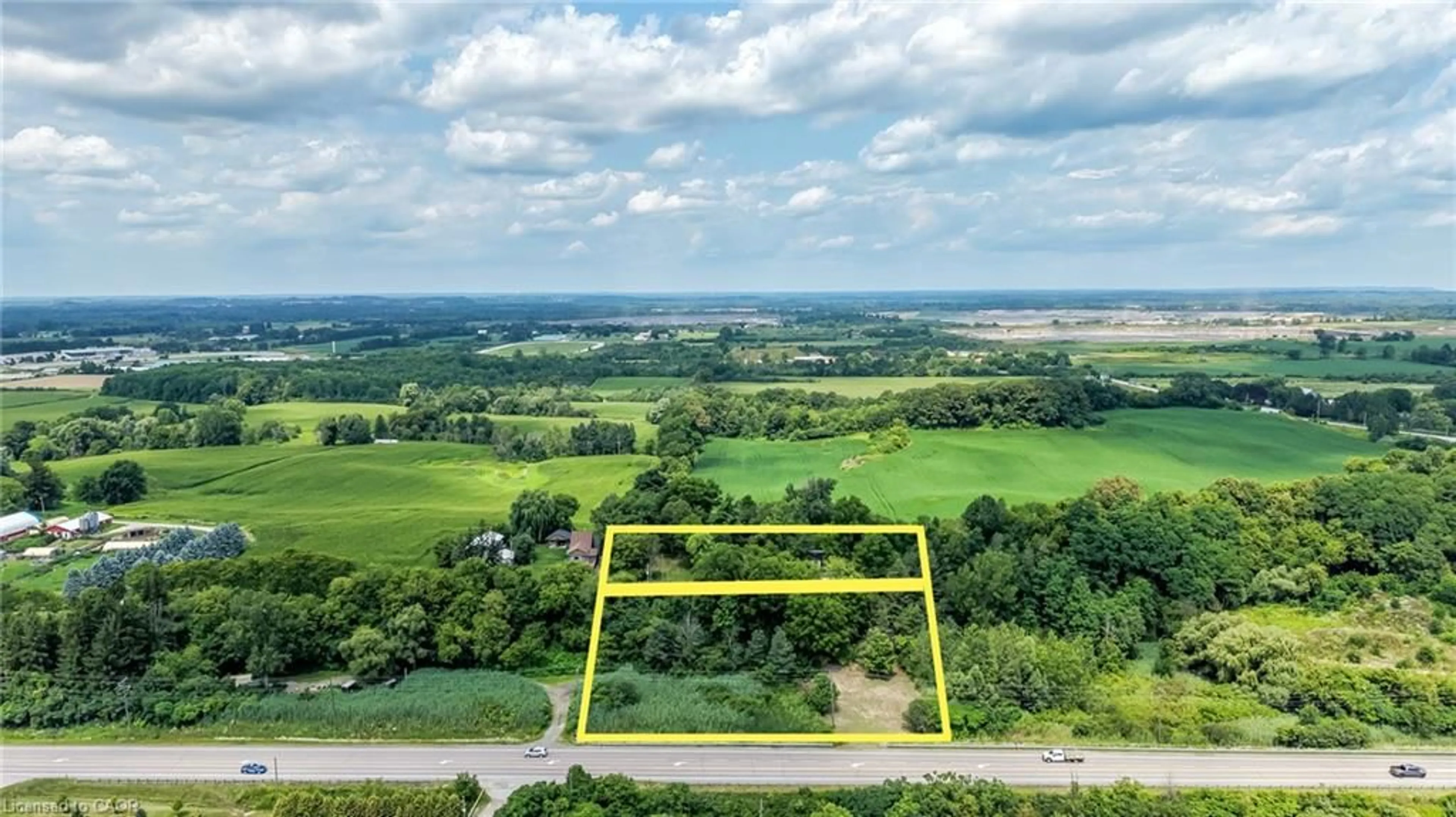 A pic from outside/outdoor area/front of a property/back of a property/a pic from drone, water/lake/river/ocean view for 845 Collinson Rd, Dundas Ontario L9H 5E2