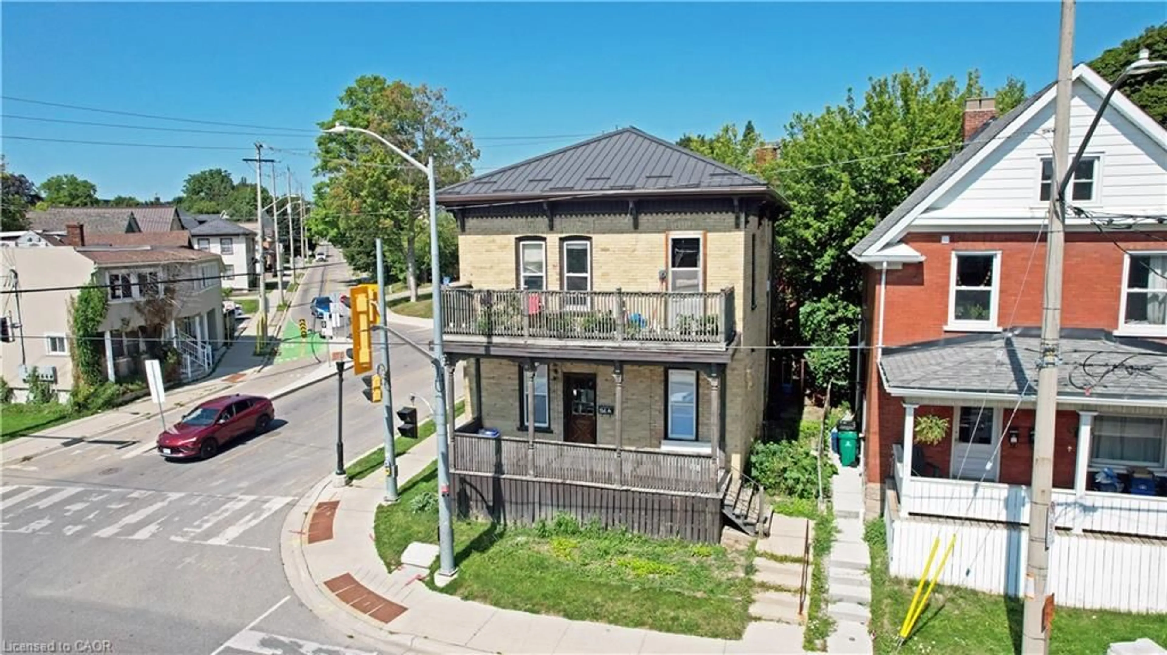 A pic from outside/outdoor area/front of a property/back of a property/a pic from drone, street for 116 Weber St, Kitchener Ontario N2H 1C9
