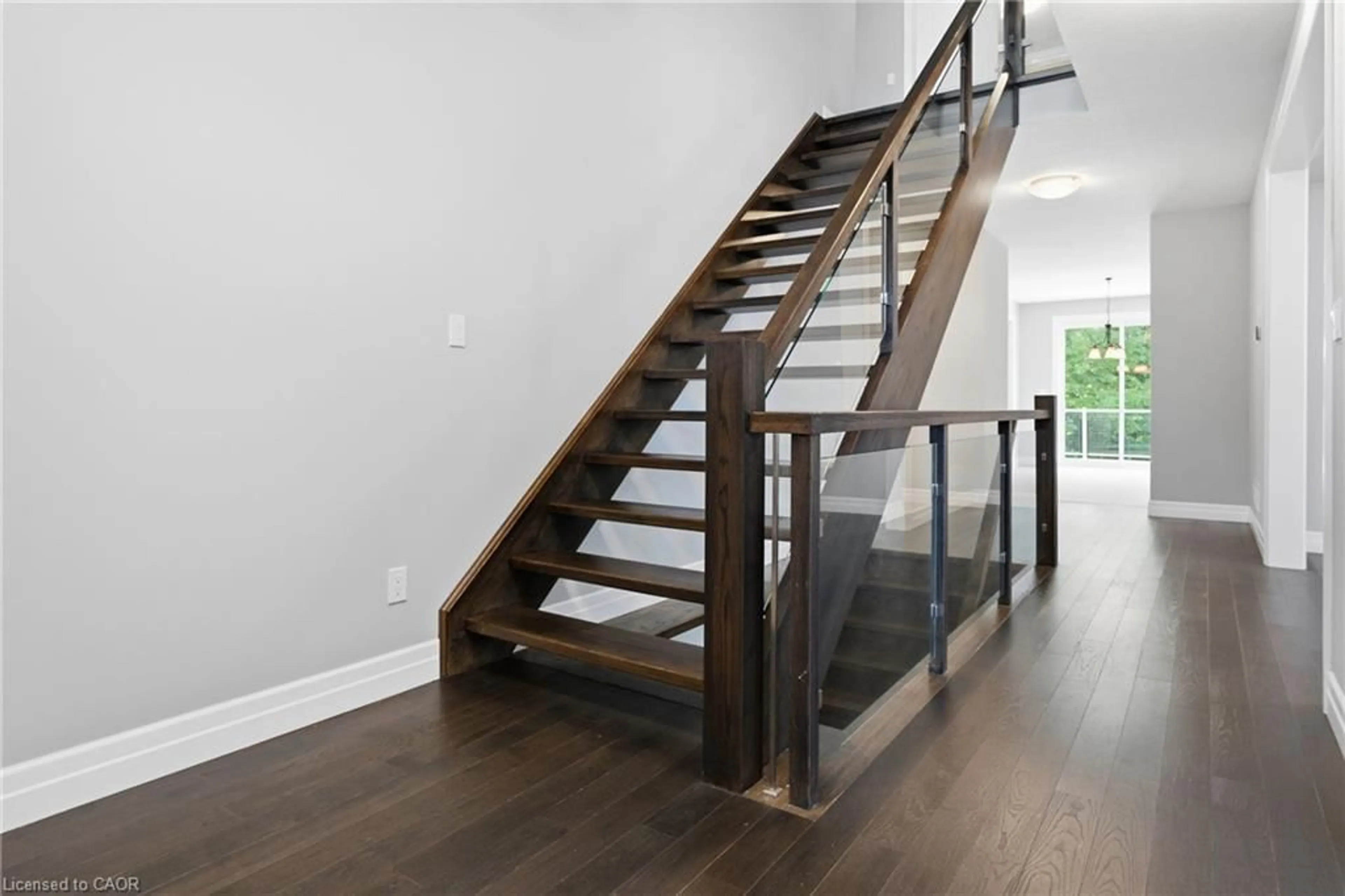 Stairs for 530 Pinery Trail, Waterloo Ontario N2V 2S4