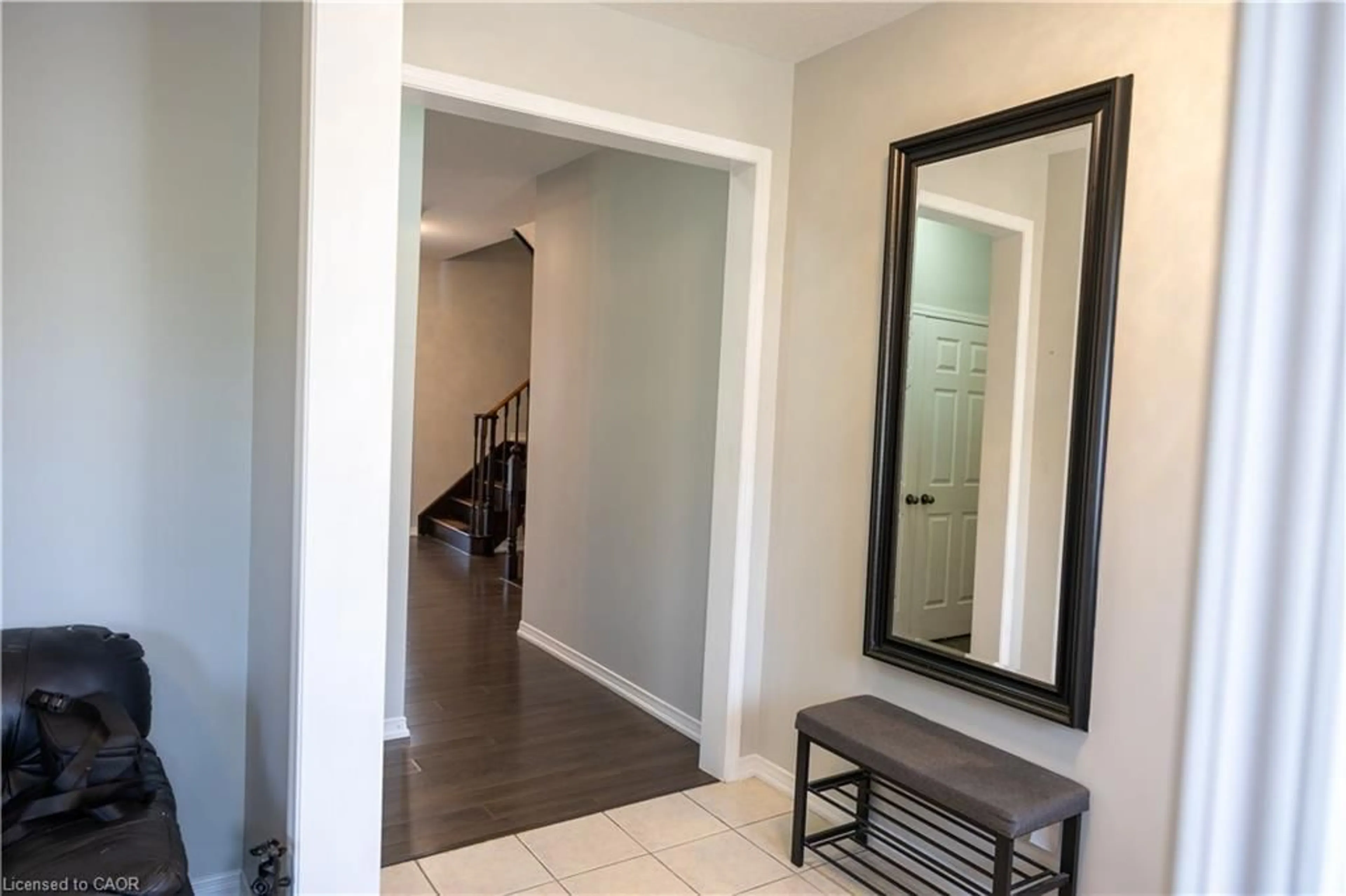 Indoor entryway for 20 Gillespie Dr, Brantford Ontario N3T 0J7