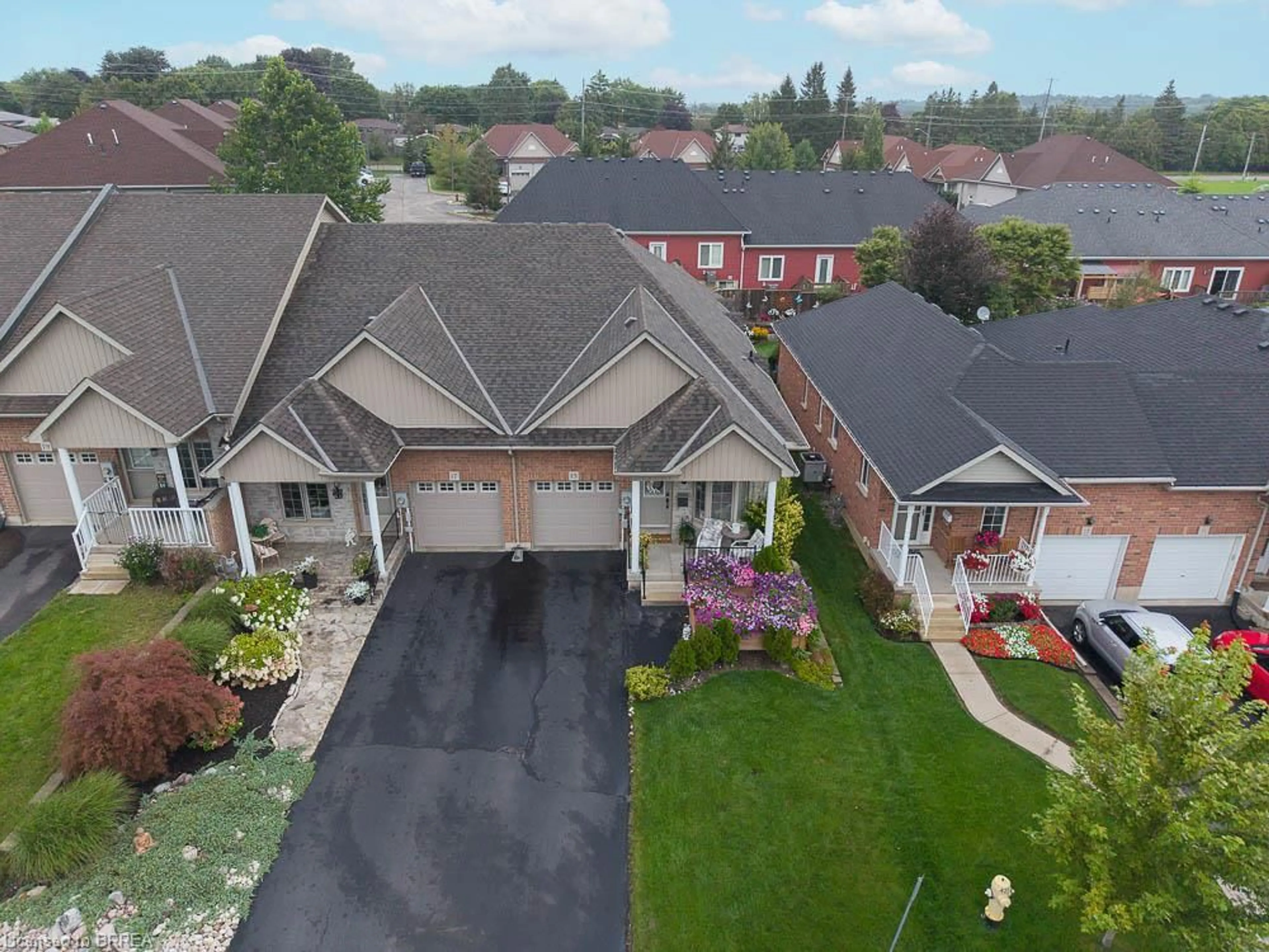 A pic from outside/outdoor area/front of a property/back of a property/a pic from drone, street for 15 Millcroft Dr, Simcoe Ontario N3Y 0B1