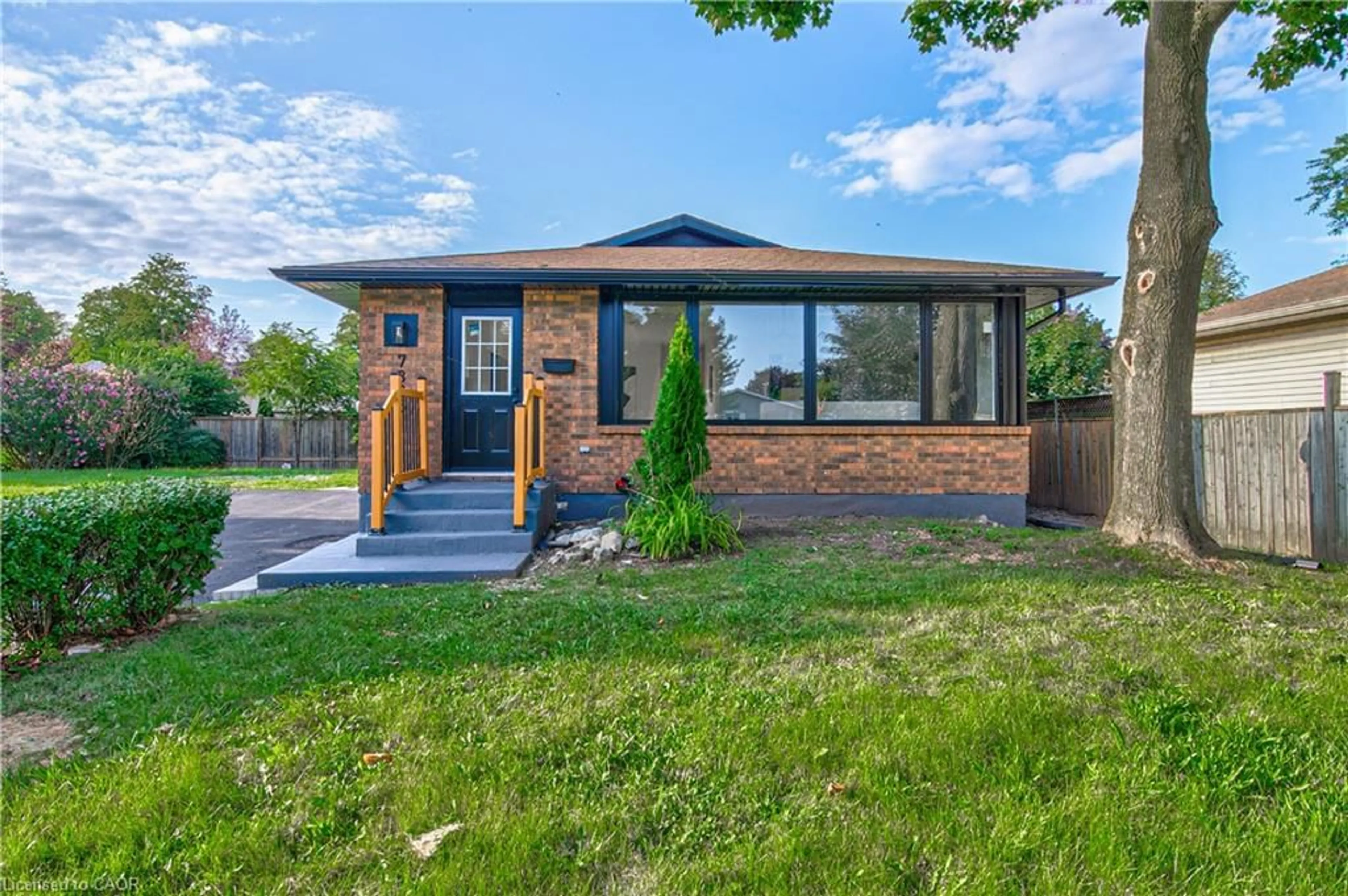 Home with vinyl exterior material, street for 7385 North Dorset Pl, Niagara Falls Ontario L2J 3T3