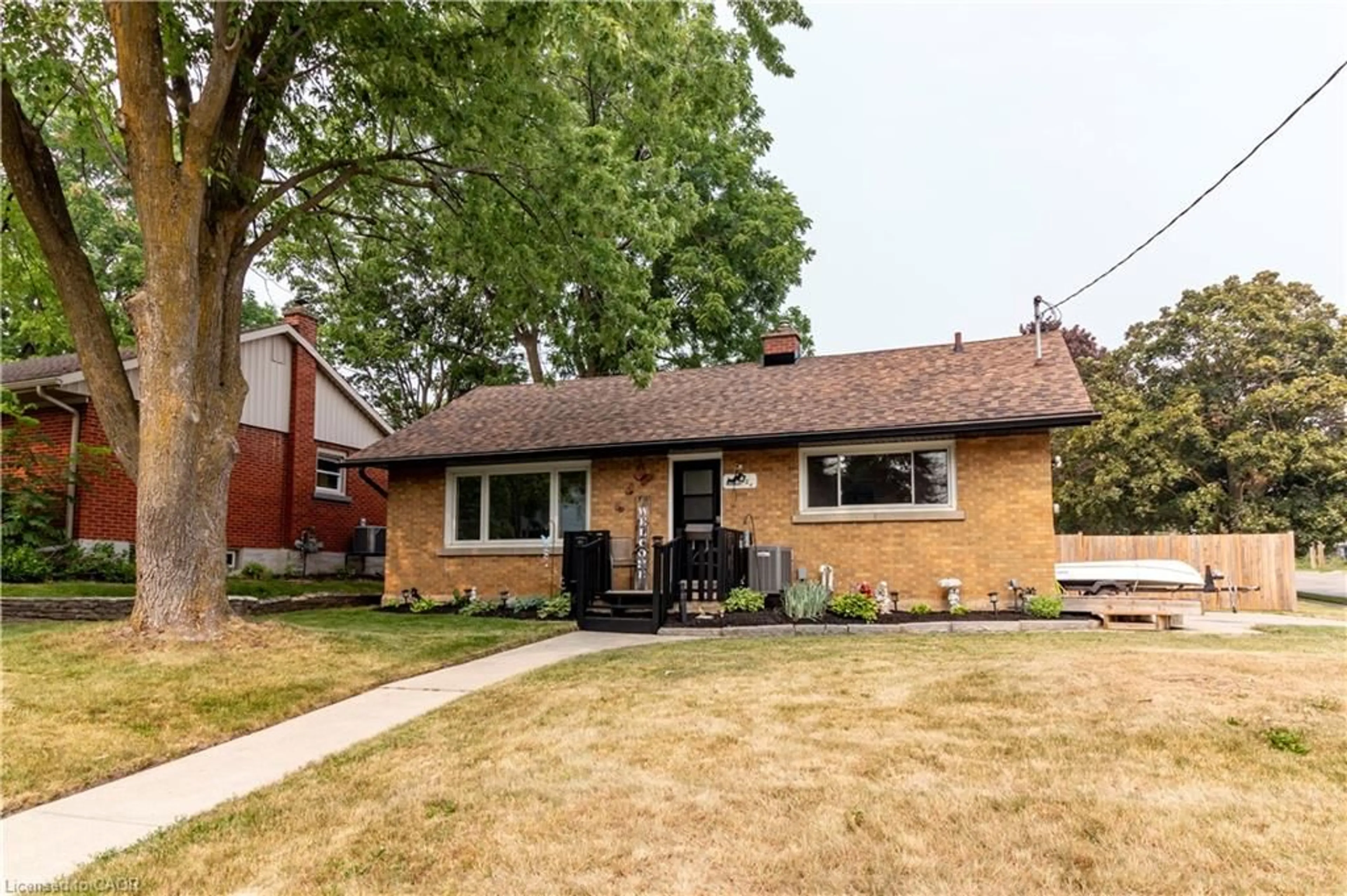 Home with brick exterior material, street for 124 Dover St, Waterloo Ontario N2J 1Z6