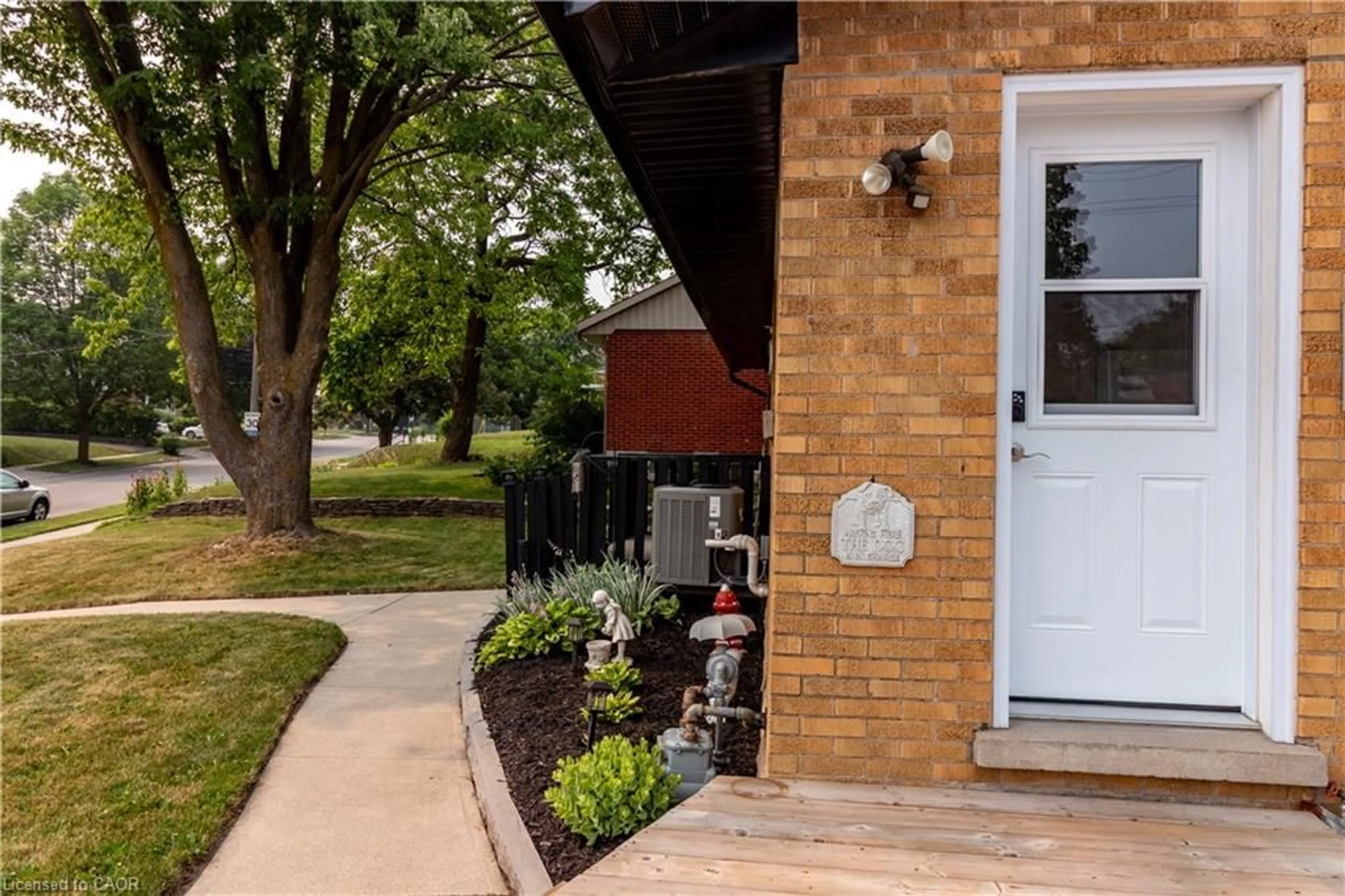 Home with brick exterior material, street for 124 Dover St, Waterloo Ontario N2J 1Z6