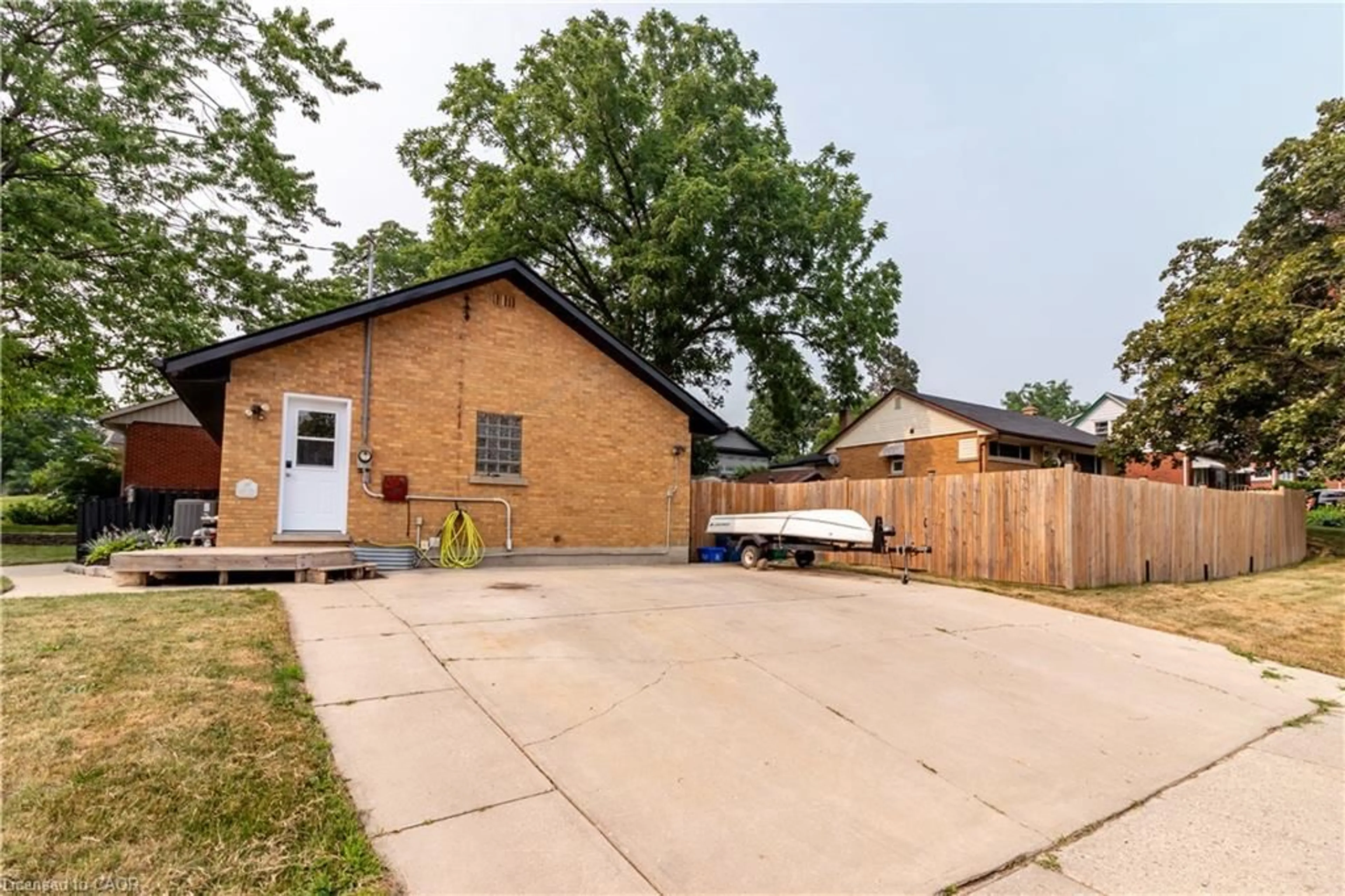 Home with brick exterior material, street for 124 Dover St, Waterloo Ontario N2J 1Z6
