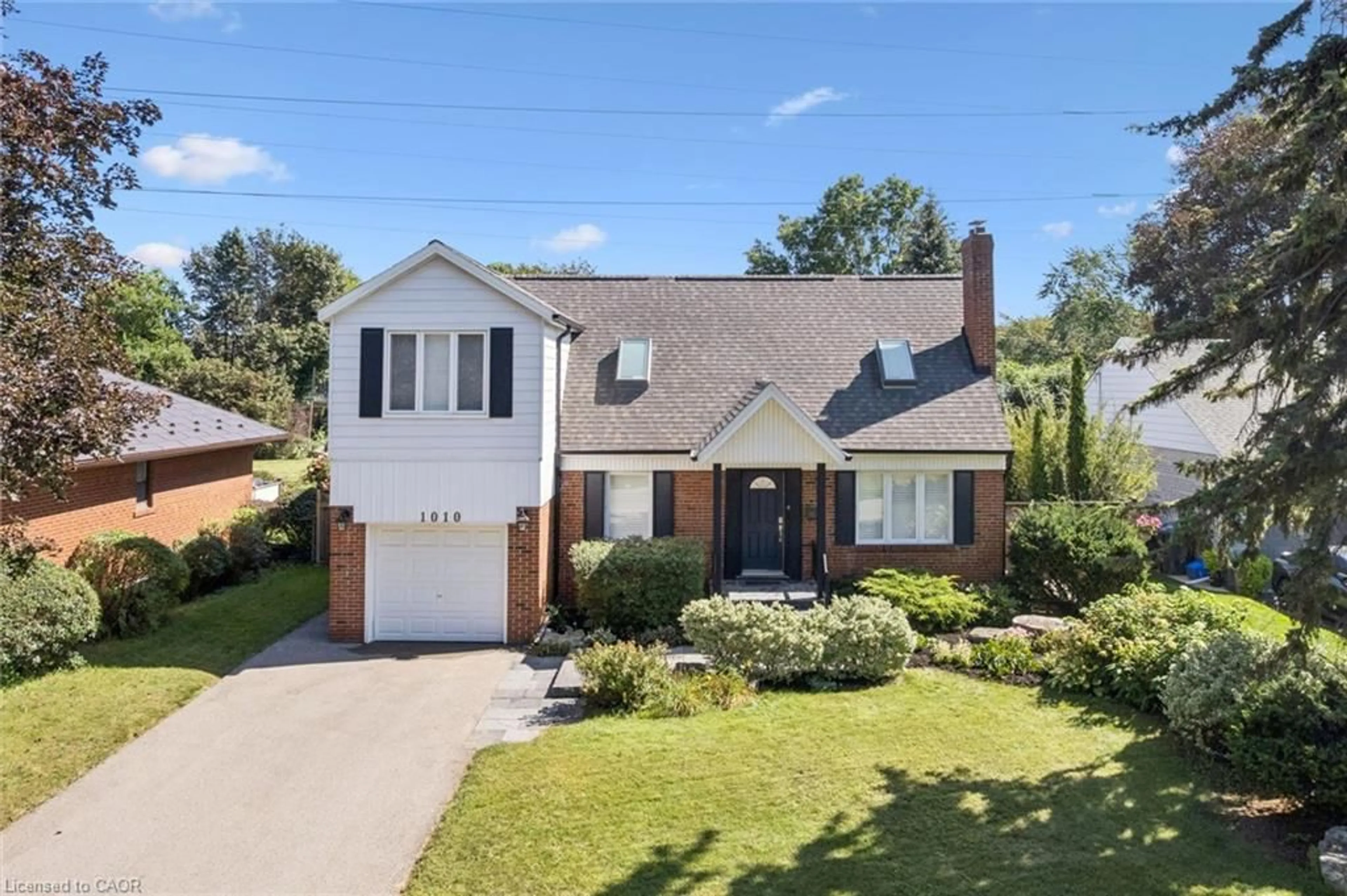 Home with brick exterior material, street for 1010 Baldwin Rd, Mississauga Ontario L4Y 1J2
