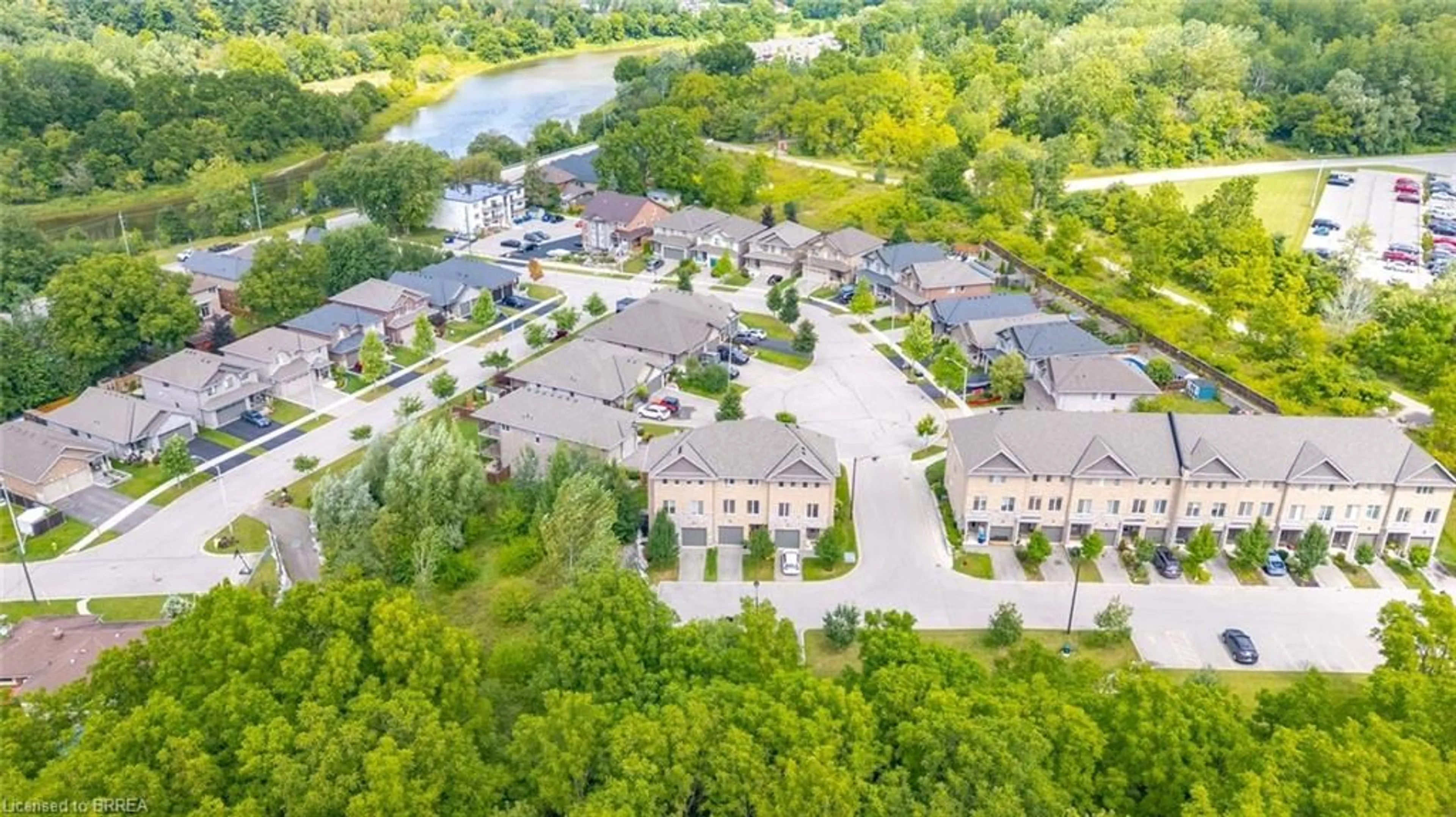 A pic from outside/outdoor area/front of a property/back of a property/a pic from drone, unknown for 30 Balmoral St #2, Paris Ontario N3L 0C8