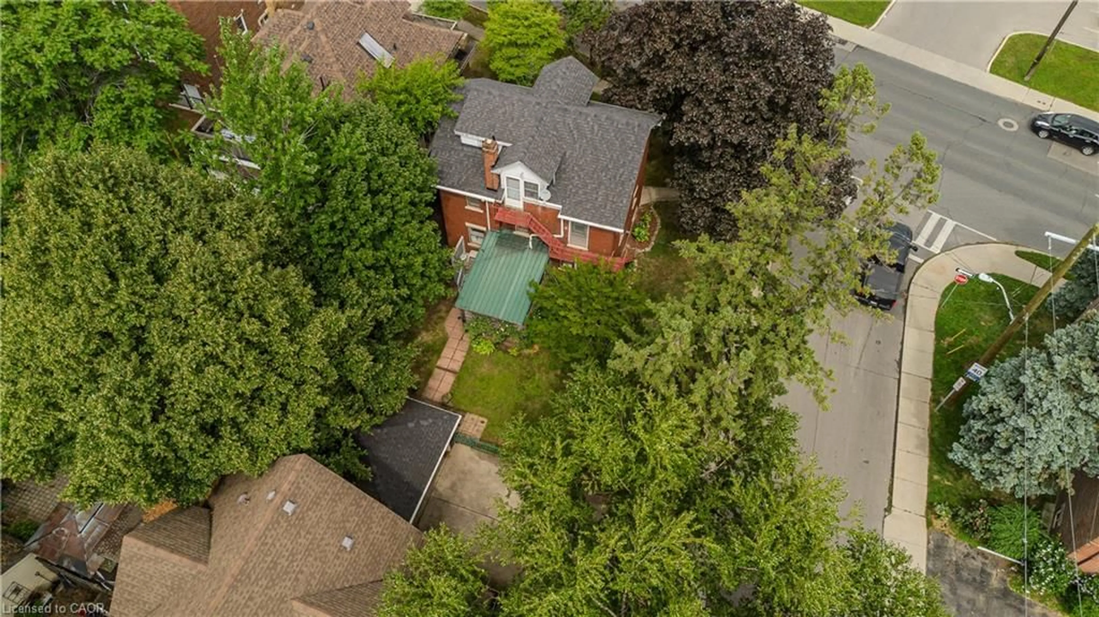 A pic from outside/outdoor area/front of a property/back of a property/a pic from drone, street for 1088 King St, Hamilton Ontario L8M 1E3