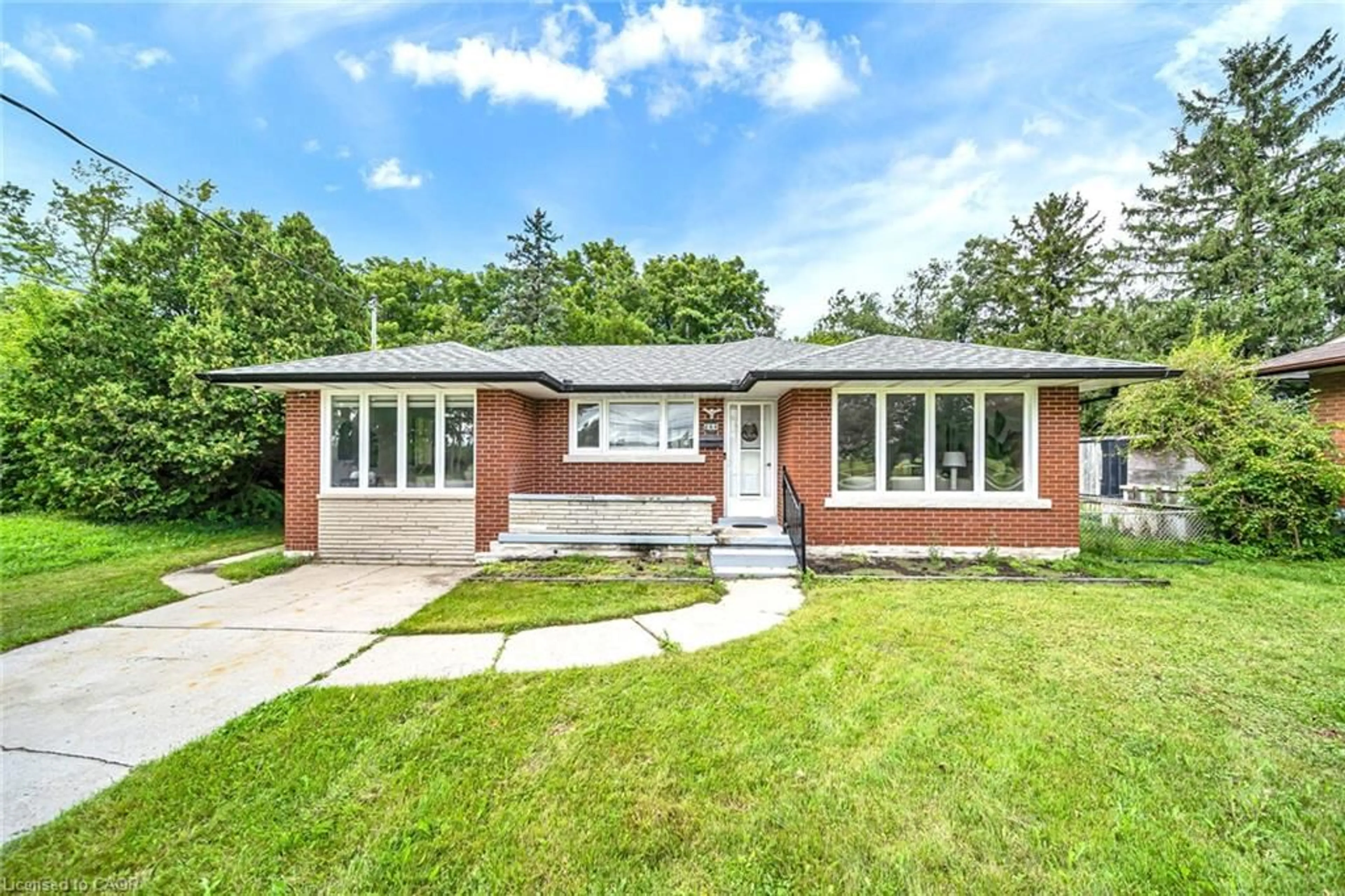 Home with brick exterior material, building for 284 Cedar Cres, Cambridge Ontario N1S 1X1