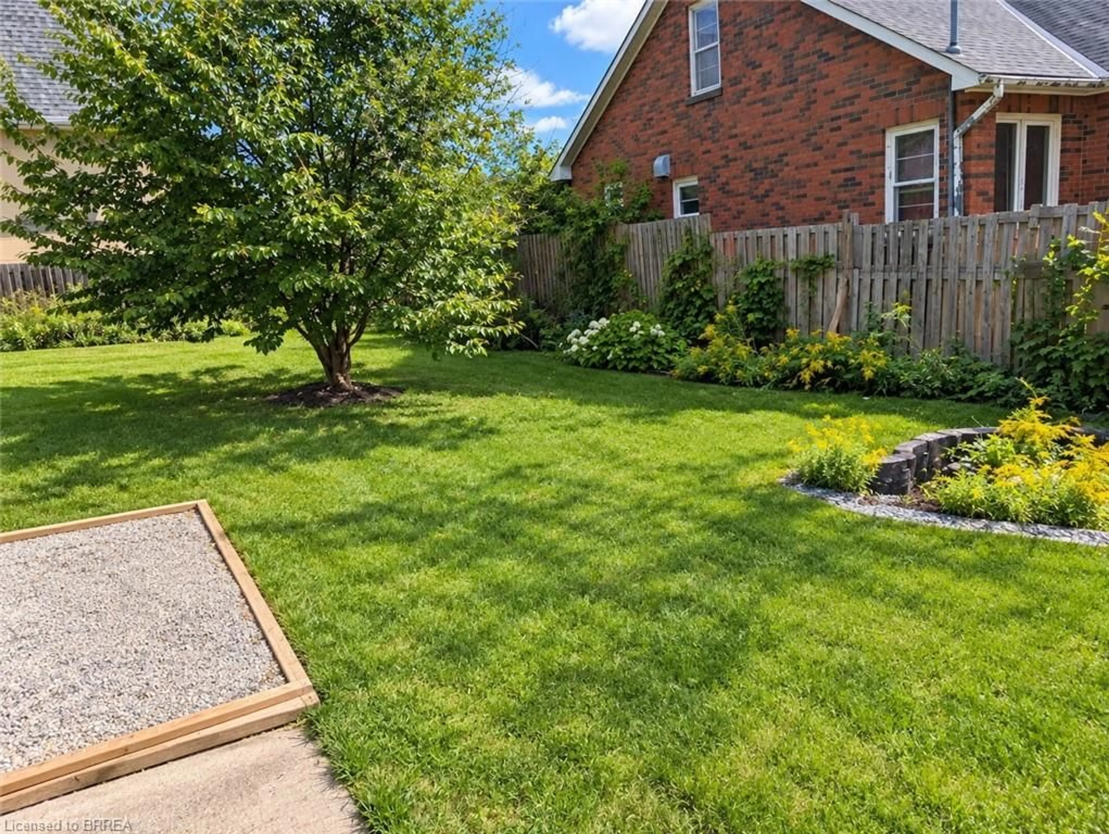 Patio, street for 106 Catharine Ave, Brantford Ontario N3T 1X9