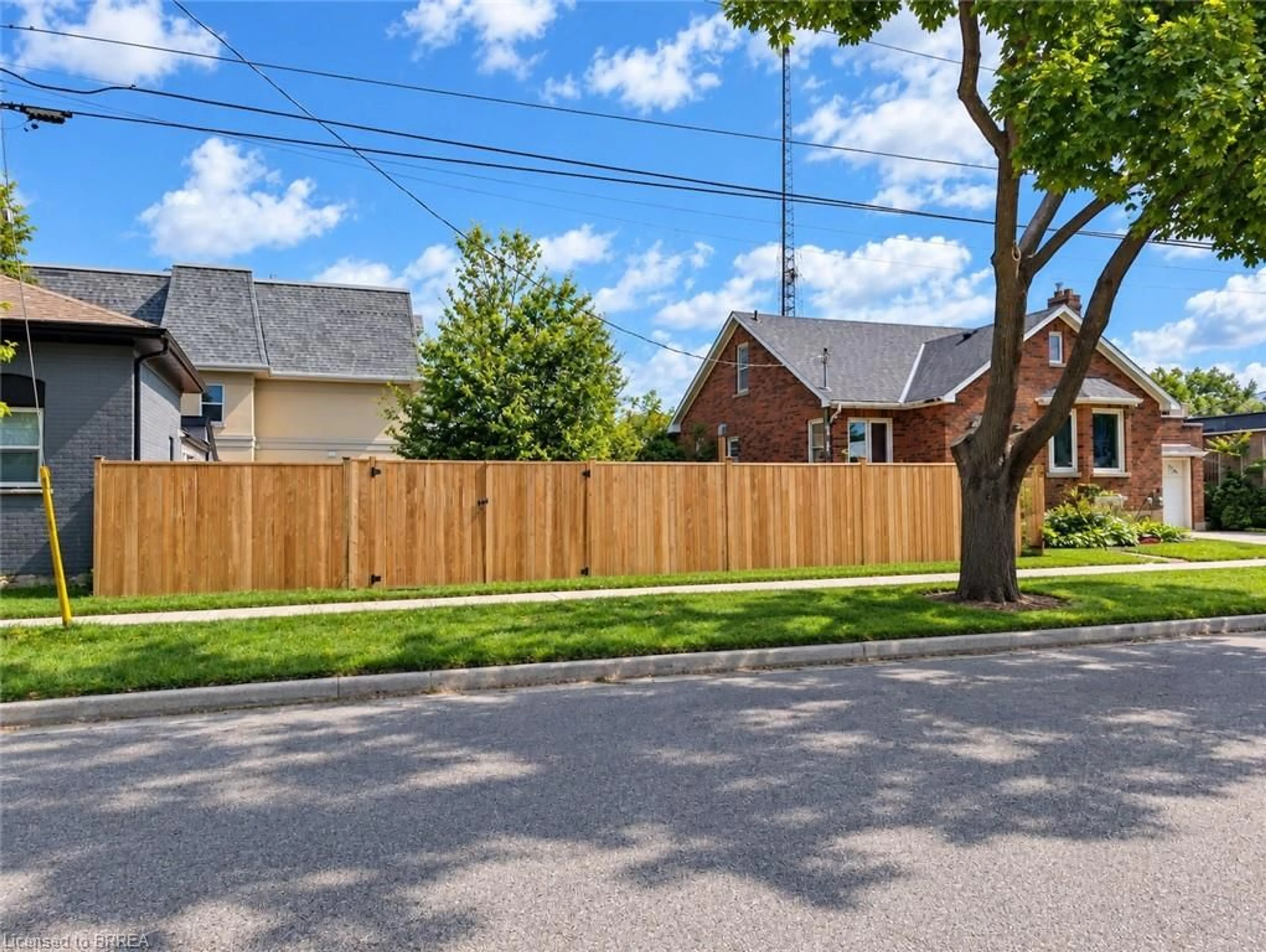 Unknown for 106 Catharine Ave, Brantford Ontario N3T 1X9