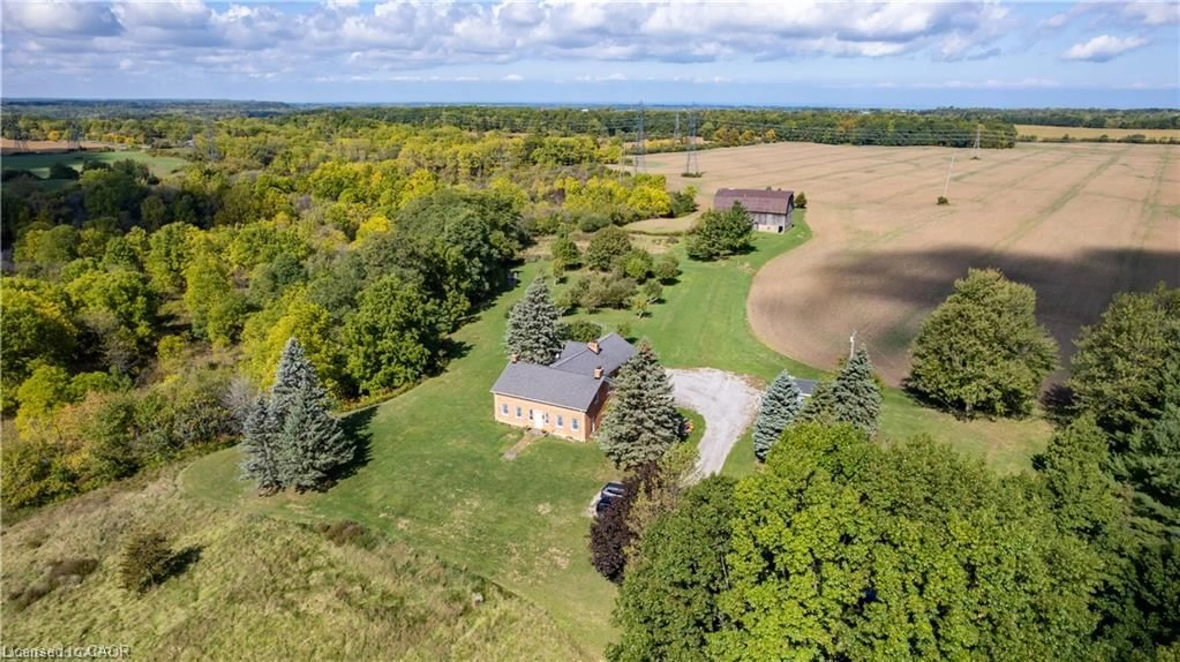 A pic from outside/outdoor area/front of a property/back of a property/a pic from drone, water/lake/river/ocean view for 2432 Seburn Rd, Fonthill Ontario L0S 1E6
