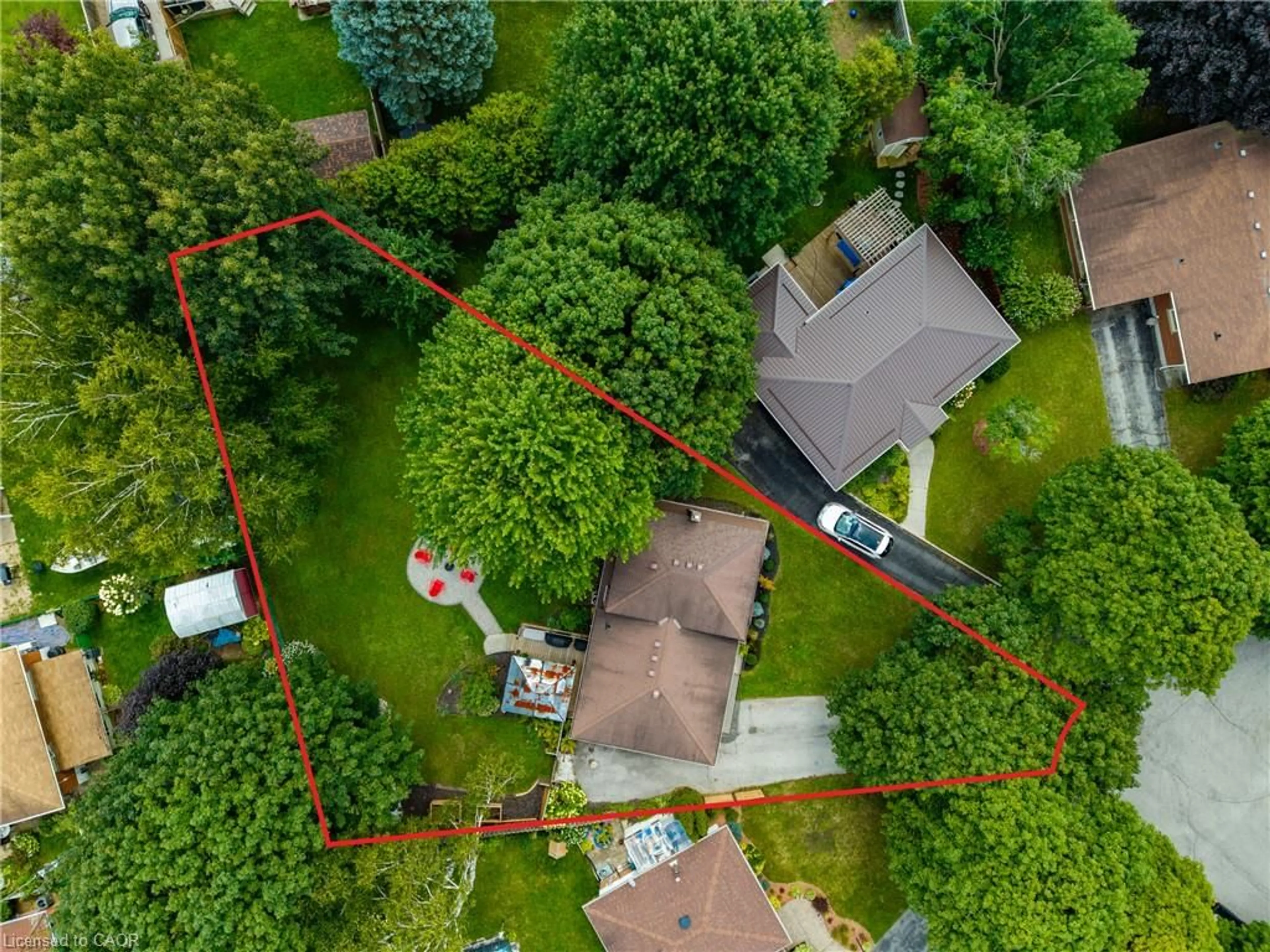 A pic from outside/outdoor area/front of a property/back of a property/a pic from drone, unknown for 9 Normandy Cir, Simcoe Ontario N3Y 4J6