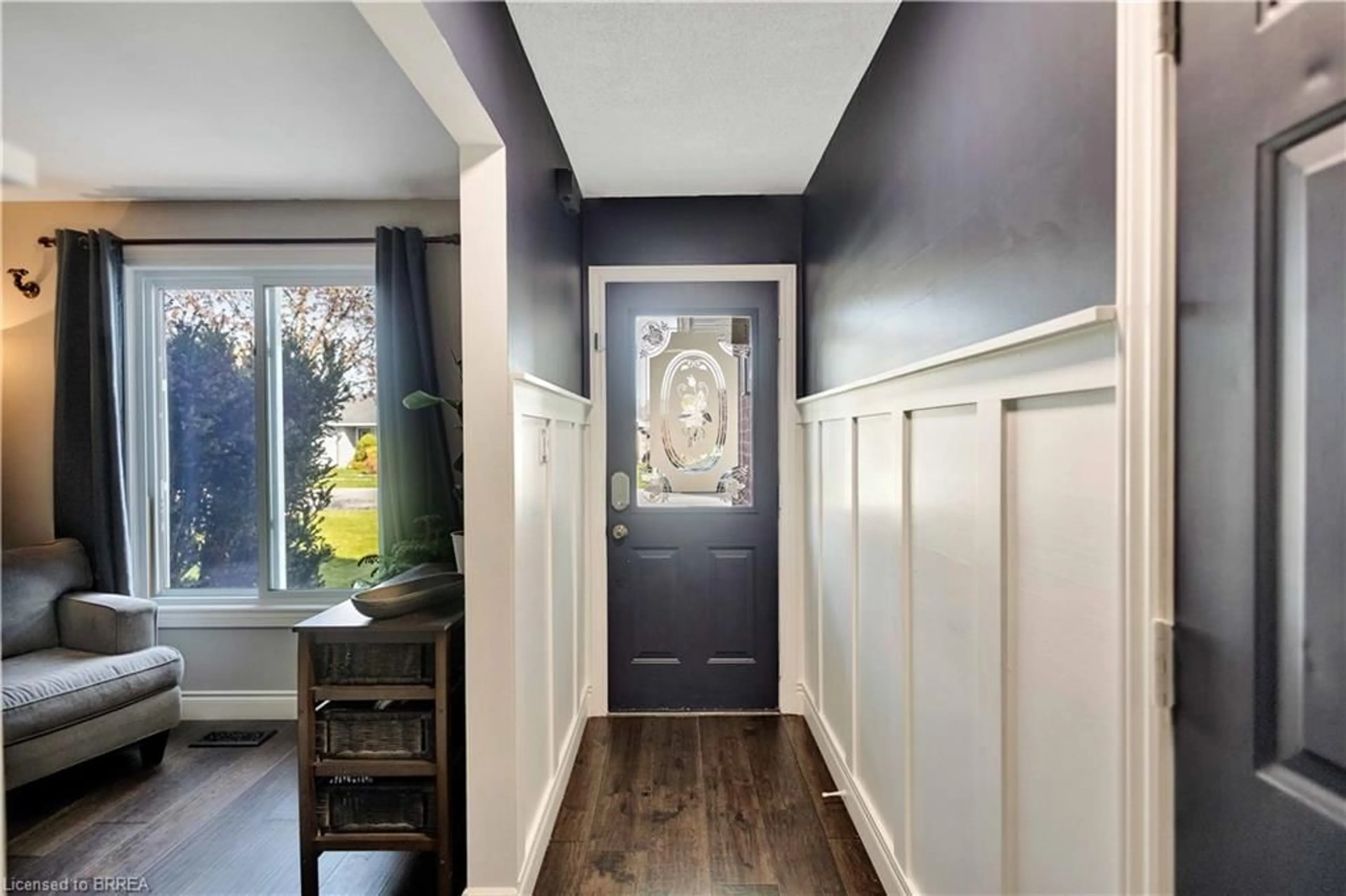 Indoor entryway for 26 Scottacres Blvd, Caledonia Ontario N3W 2K2