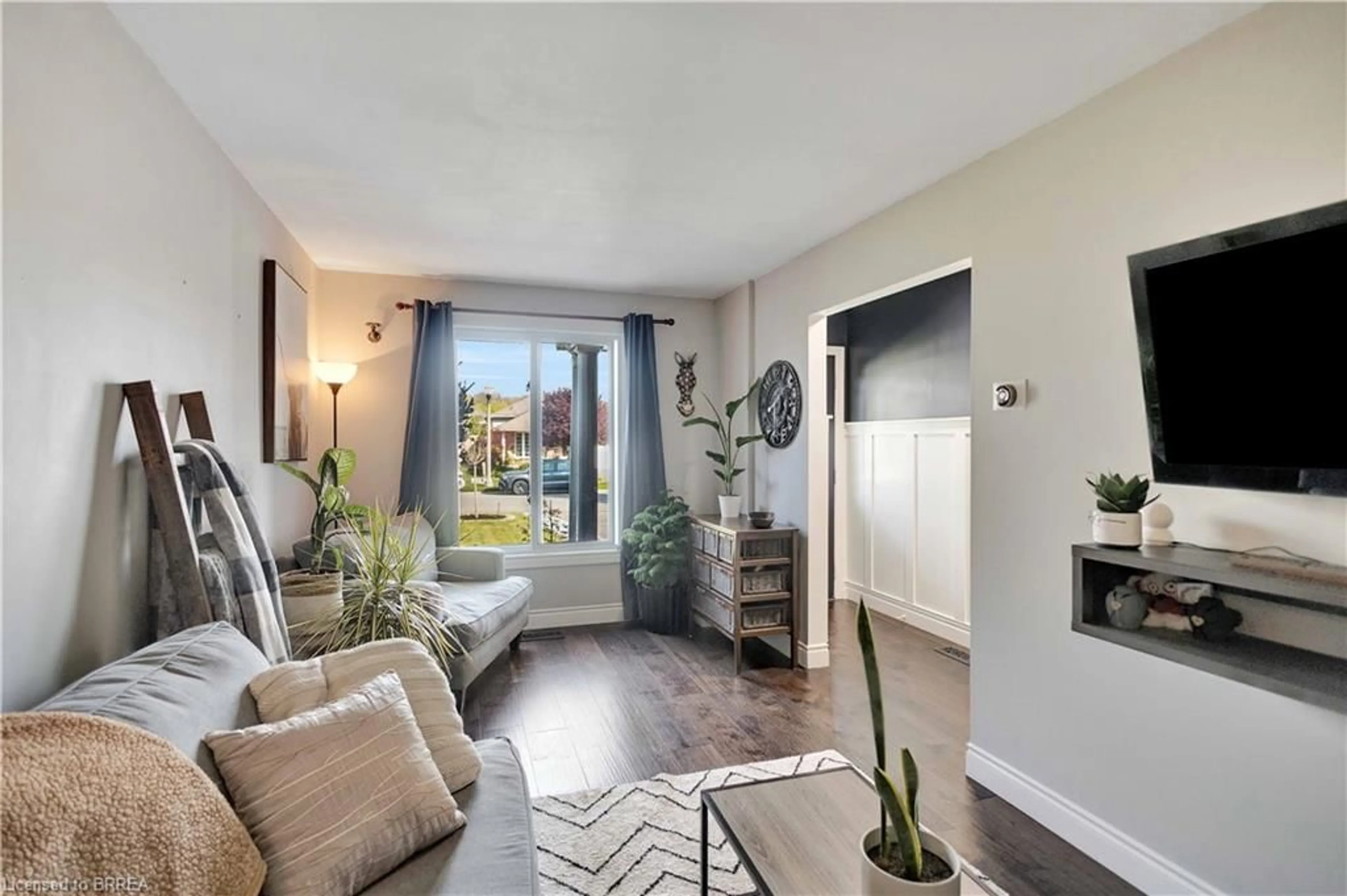 Living room with furniture, unknown for 26 Scottacres Blvd, Caledonia Ontario N3W 2K2