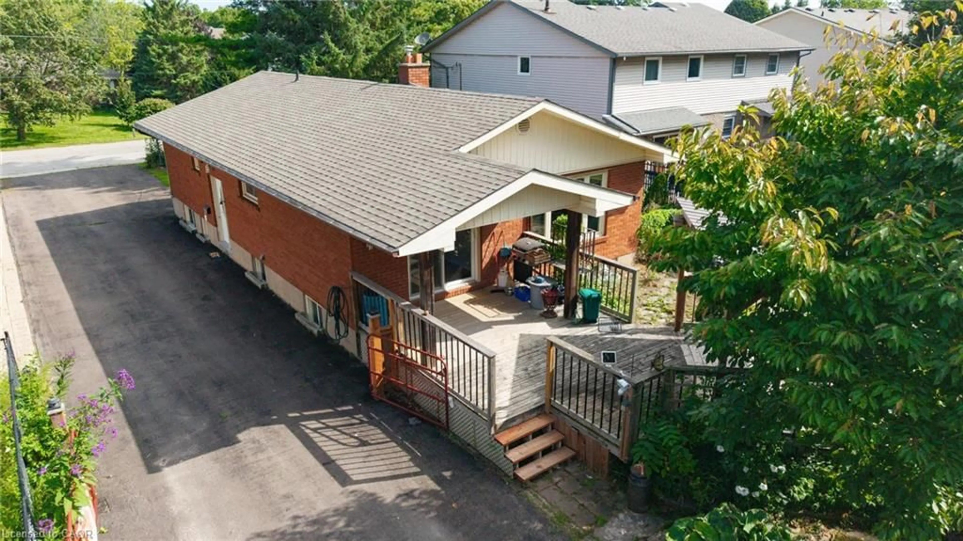 A pic from outside/outdoor area/front of a property/back of a property/a pic from drone, unknown for 62 Hurricane Rd, Pelham Ontario L0S 1E3