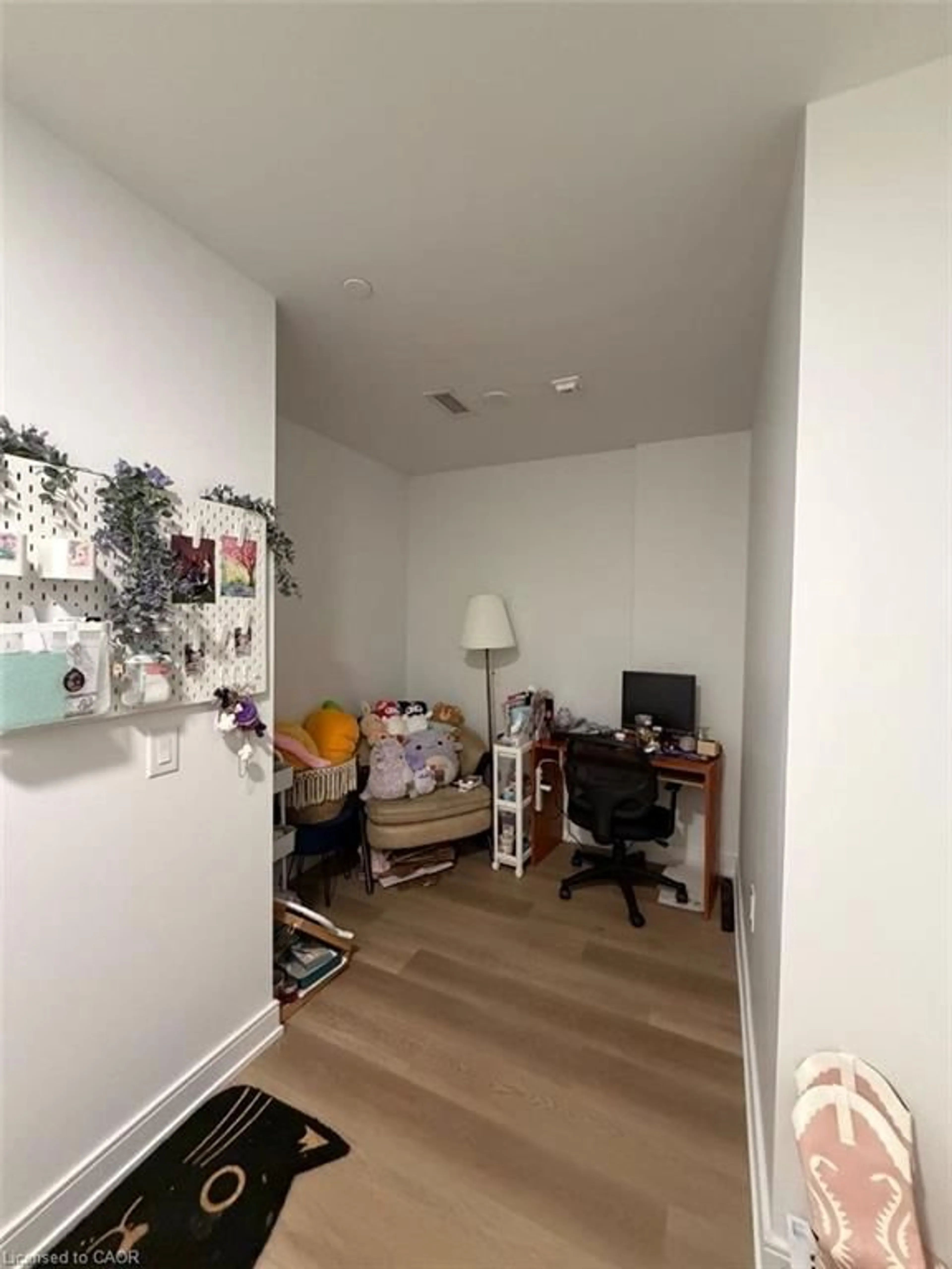 A pic of a room for 3009 Novar Rd #530, Mississauga Ontario L5B 0P9