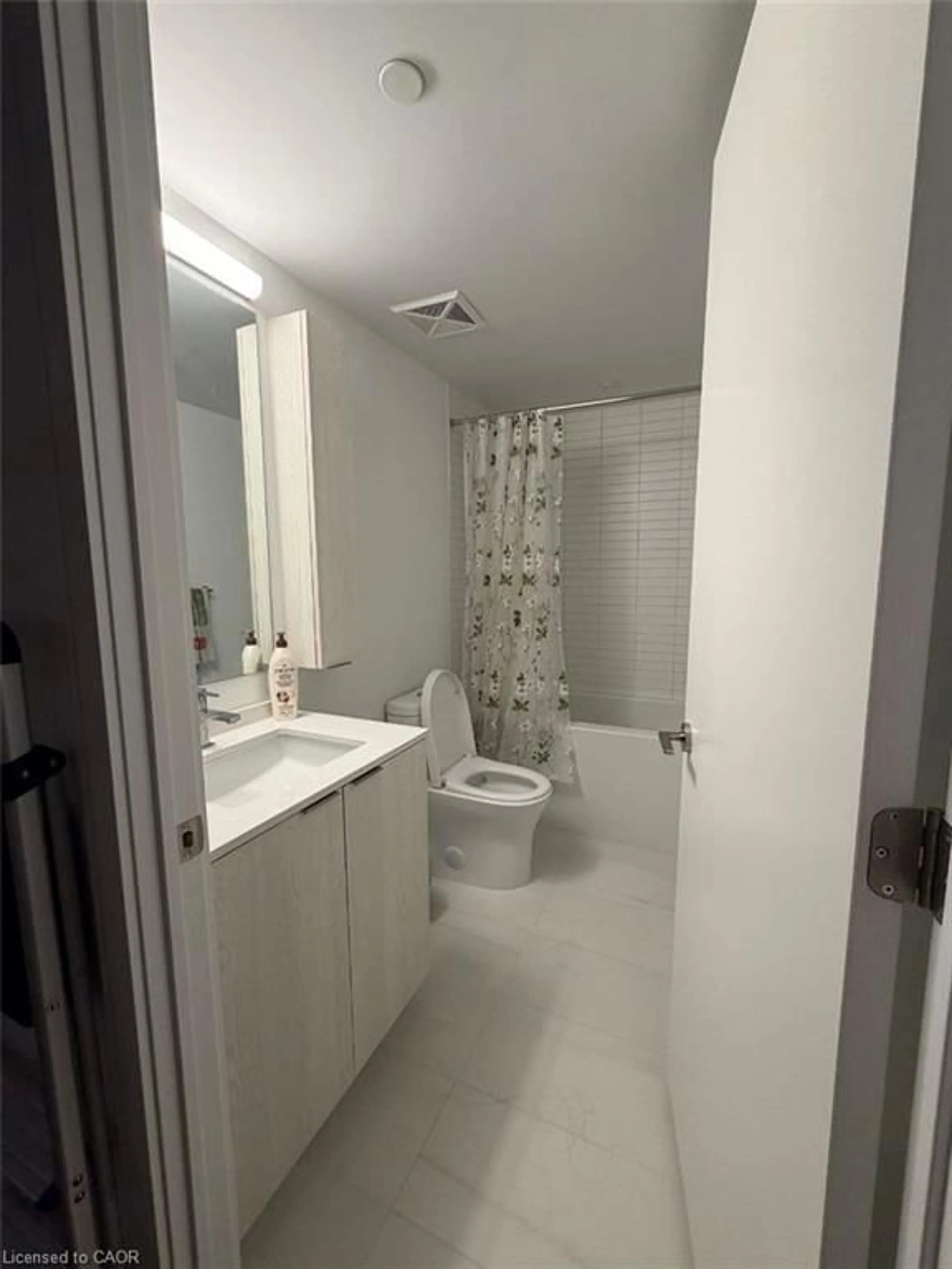 Standard bathroom, unknown for 3009 Novar Rd #530, Mississauga Ontario L5B 0P9